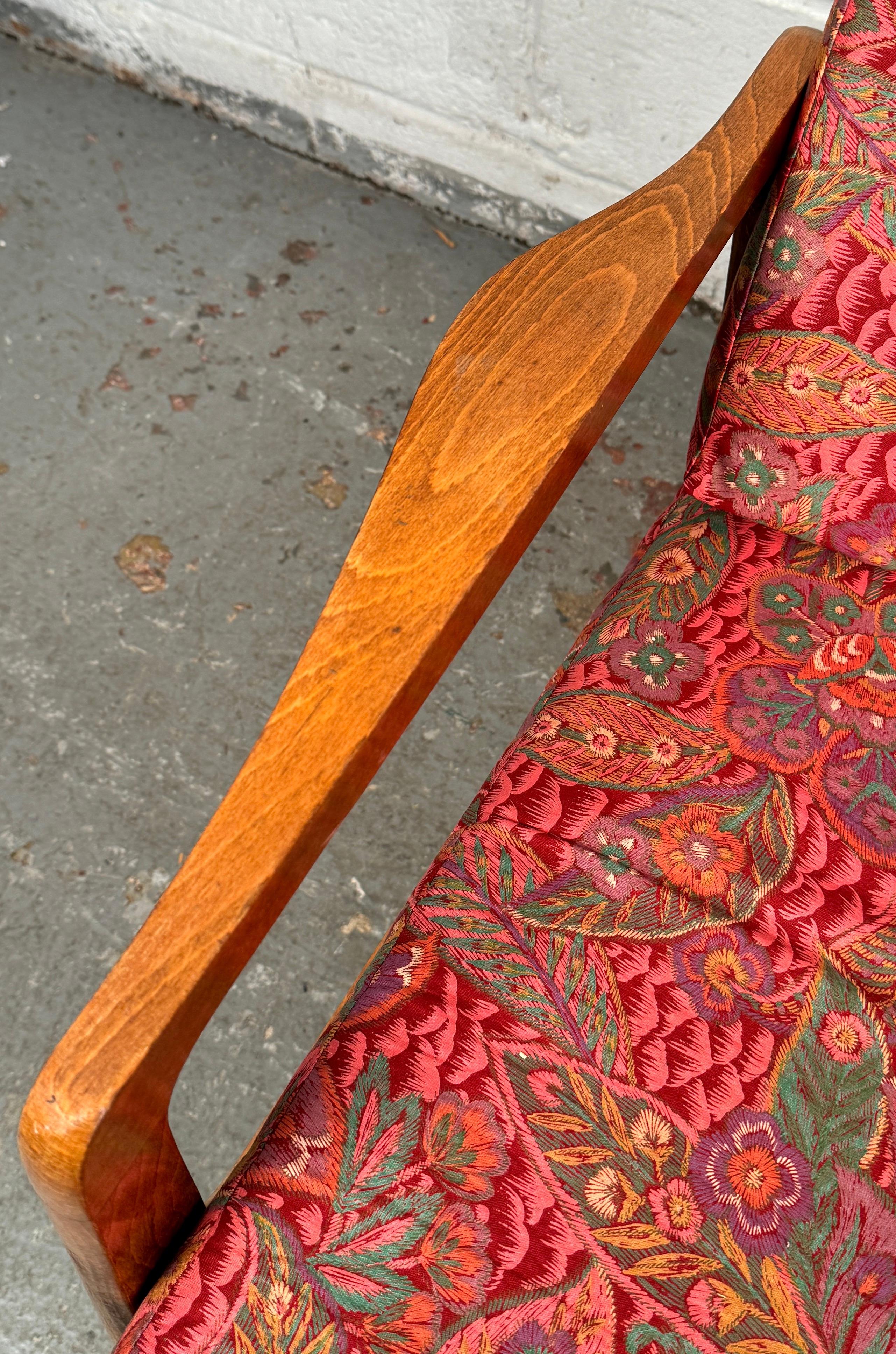 Lovely Vintage Floral Lounge Chair (chaise longue à fleurs) en vente 1