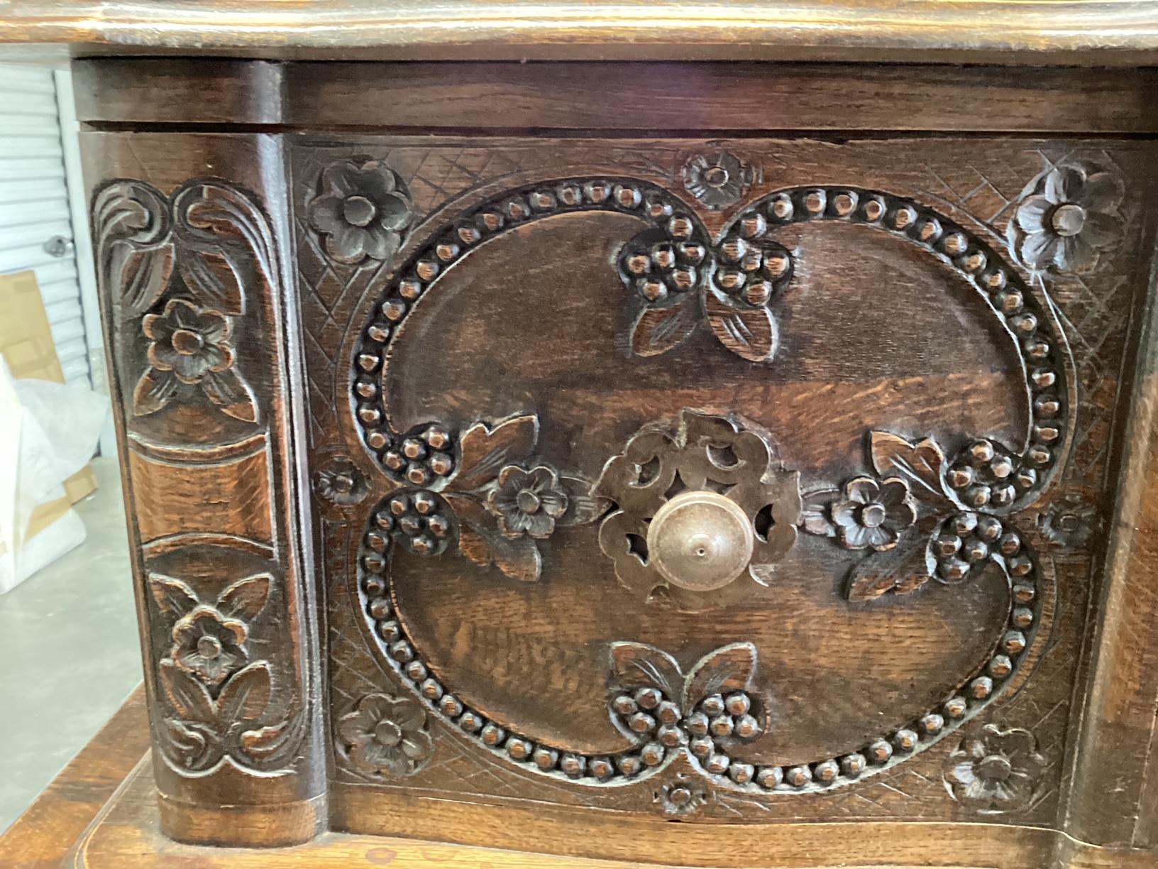 Lovely Vintage French Carved Oak Buffet From Provence In Good Condition For Sale In Hopewell, NJ