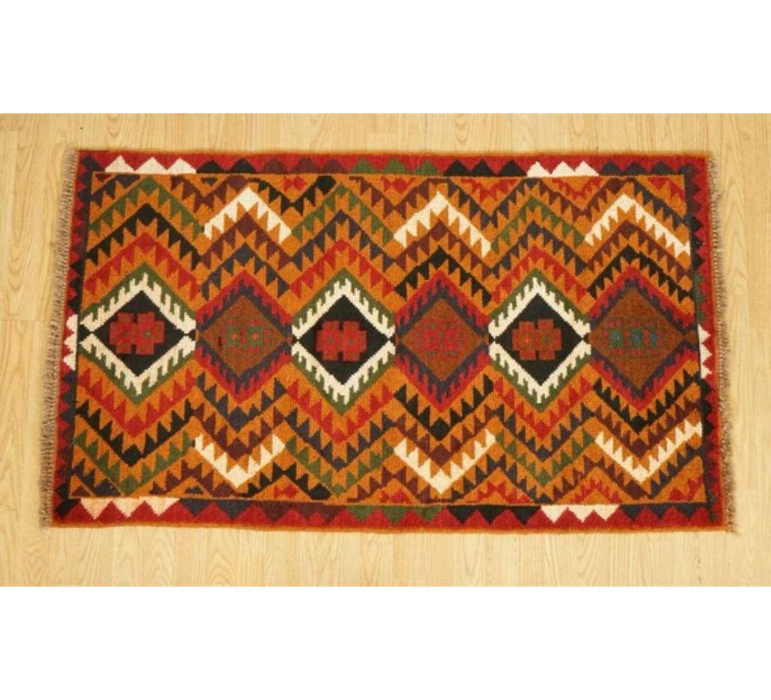 Britannique Ravissant tapis géométrique vintage Kilim Aztec en vente