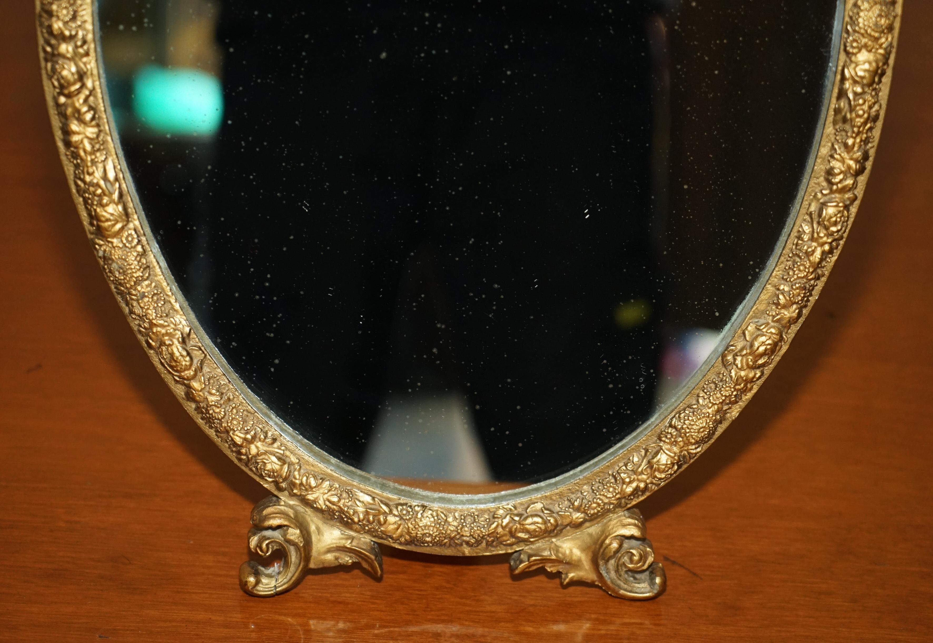 LOVELY ViNTAGE GILTWOOD FRAMED TABLE TOP MIRROR MIT STAND FOR A DRESSING TABLE im Angebot 4