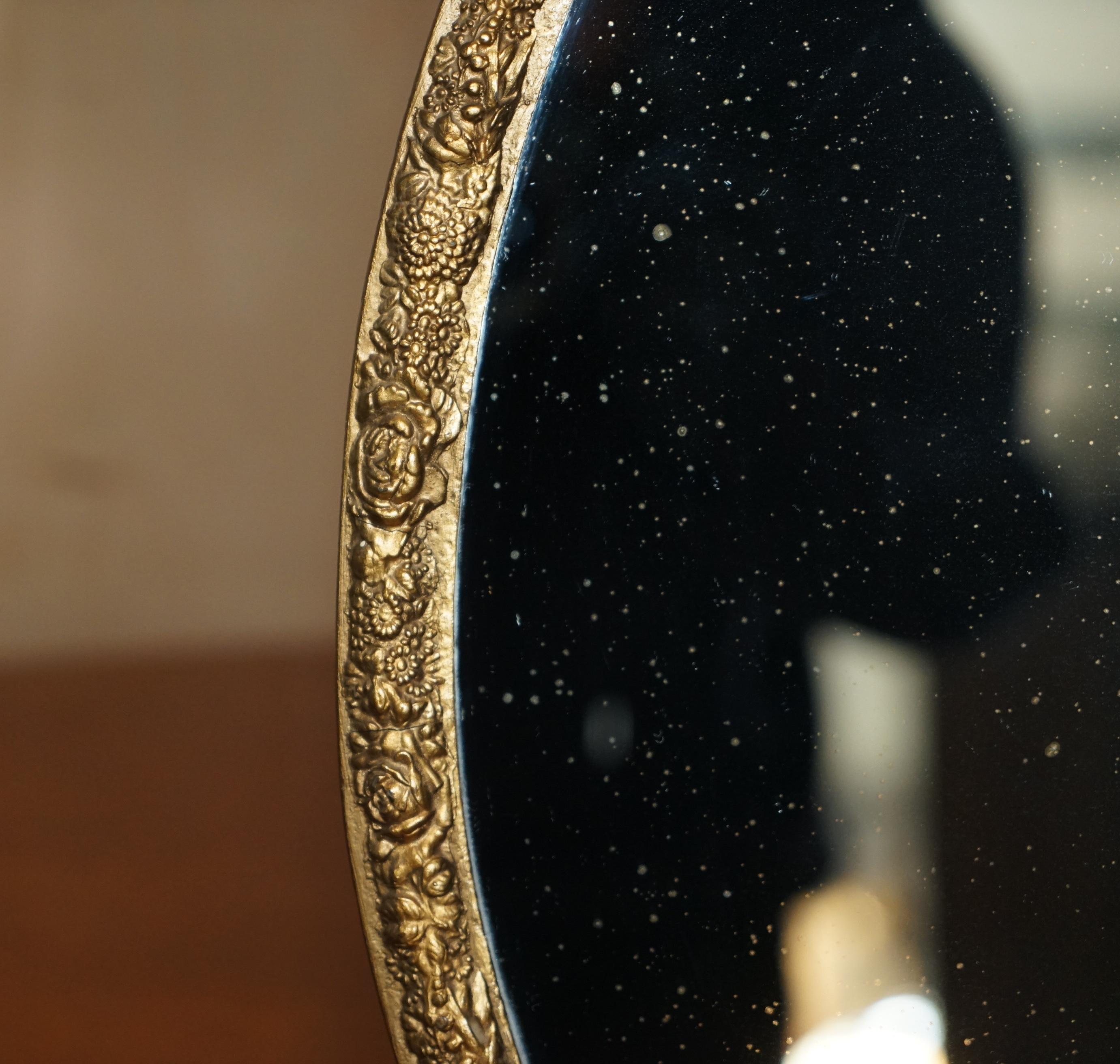 LOVELY ViNTAGE GILTWOOD FRAMED TABLE TOP MIRROR MIT STAND FOR A DRESSING TABLE (Englisch) im Angebot
