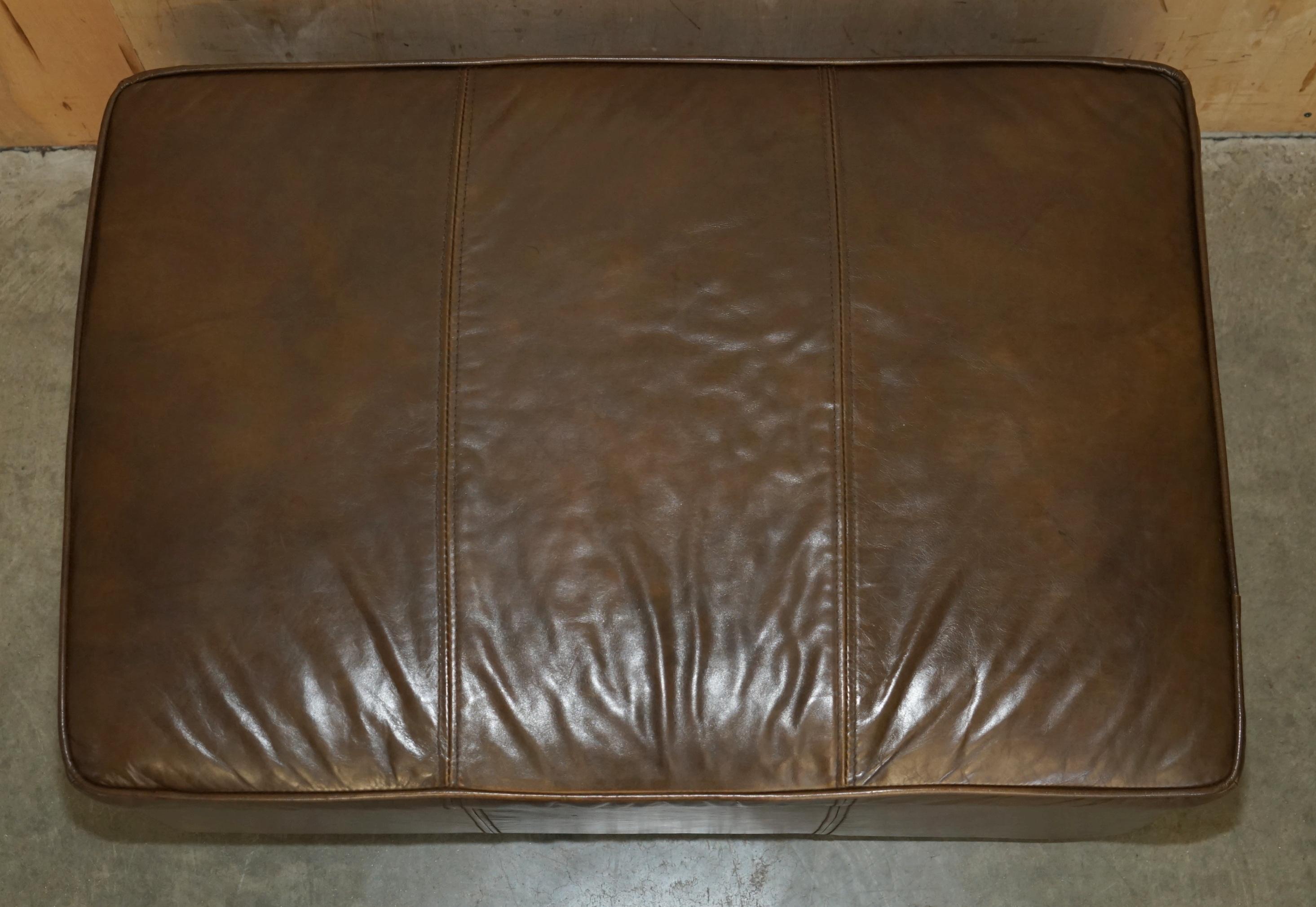 LOVELY ViNTAGE HALO REGGIO GROUCHO CUERO MARRON GUARDABARROS OTTOMAN FOOTSTOOL Moderno de mediados de siglo en venta