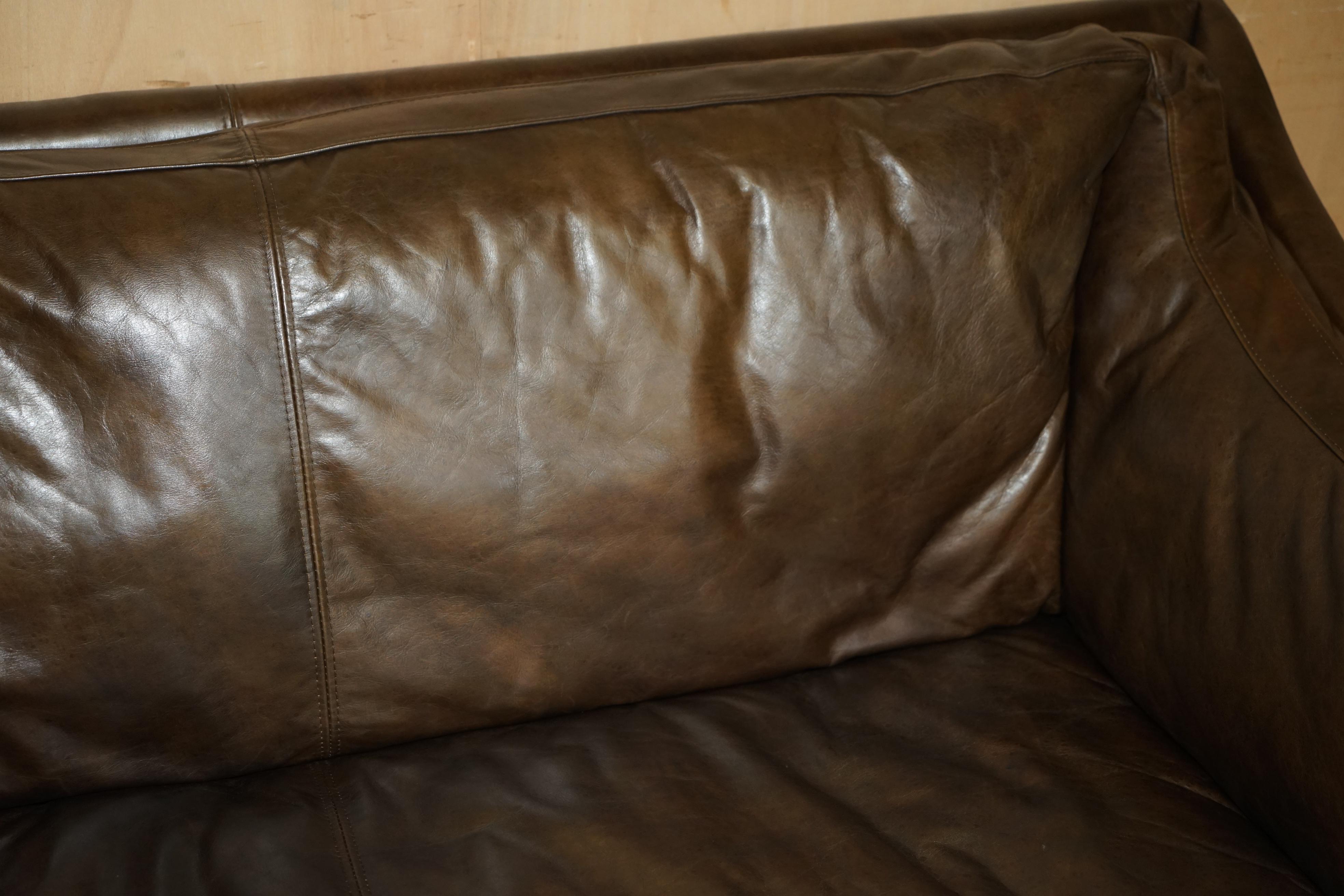 LOVELY ViNTAGE HALO REGGIO TIMOTHY OULTON BROWN LEATHER SOFA im Angebot 2