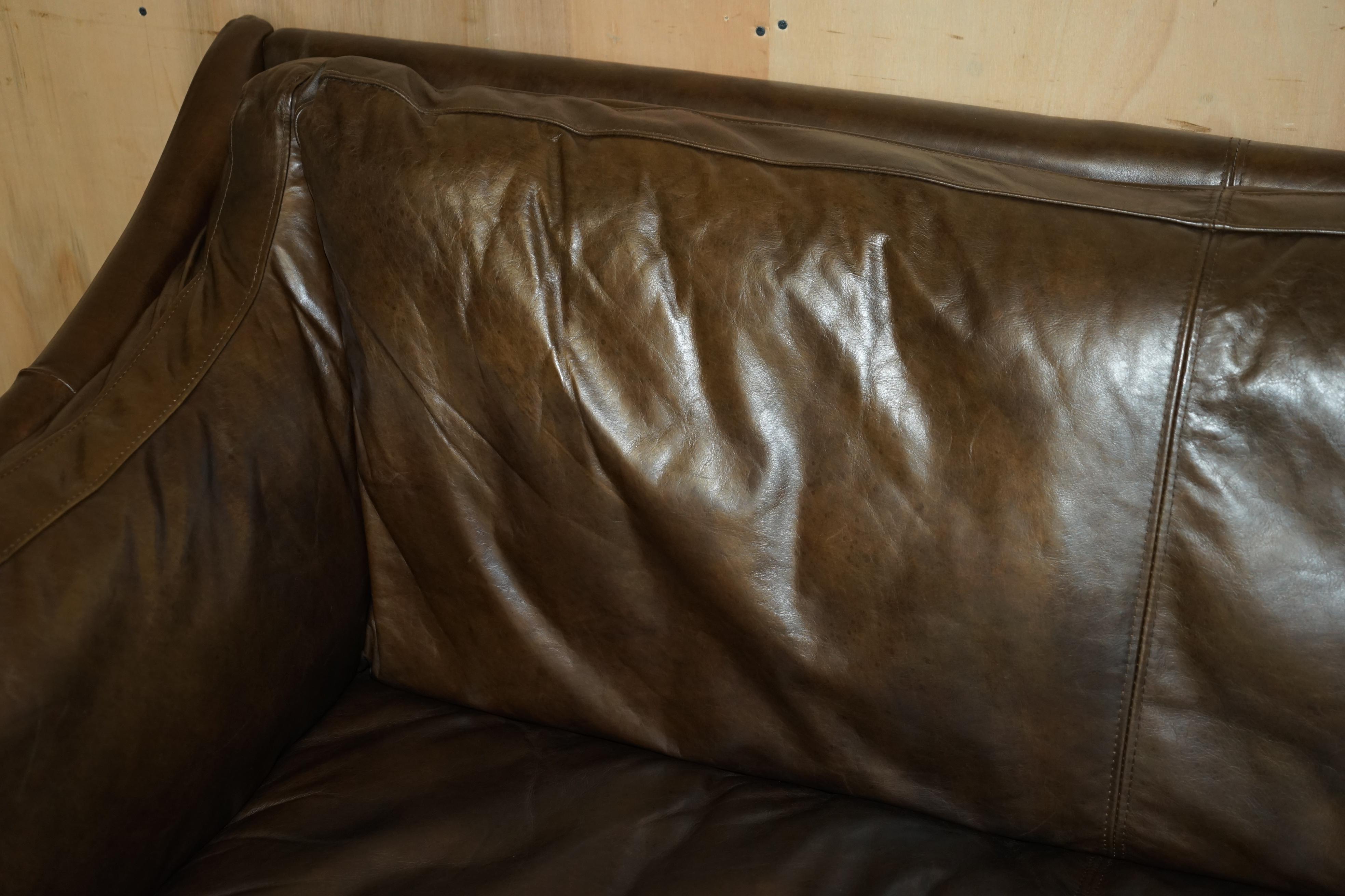 LOVELY ViNTAGE HALO REGGIO TIMOTHY OULTON BROWN LEATHER SOFA im Angebot 3