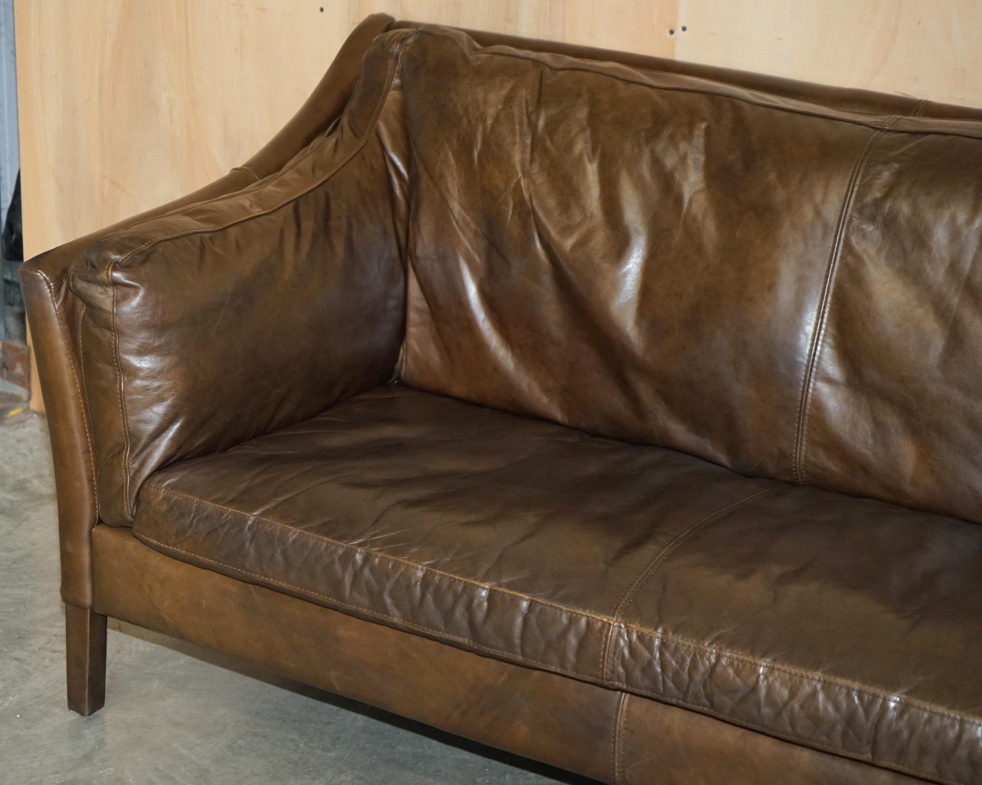LOVELY ViNTAGE HALO REGGIO TIMOTHY OULTON BROWN LEATHER SOFA (Englisch) im Angebot
