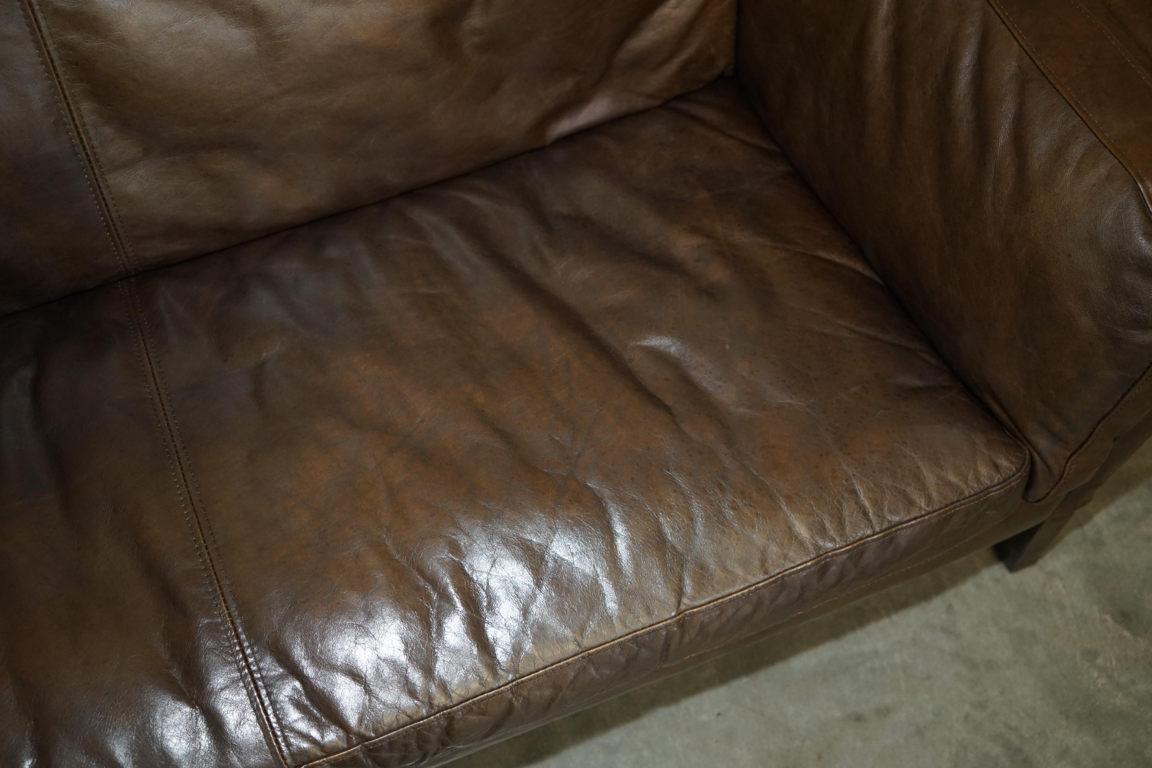 LOVELY ViNTAGE HALO REGGIO TIMOTHY OULTON BROWN LEATHER SOFA im Angebot 1