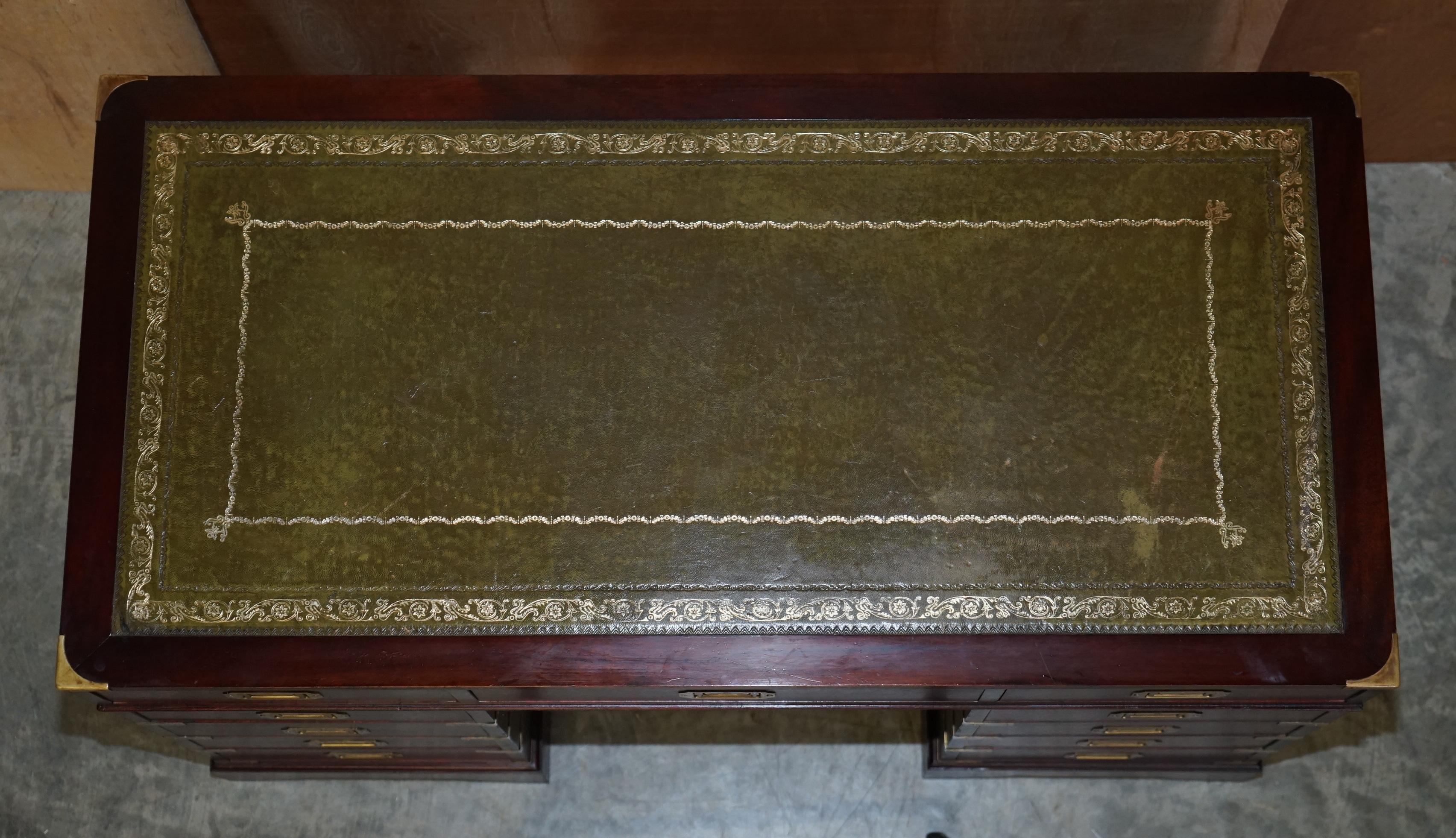 Lovely Vintage Hardwood & Green Leather Military Campaign Partners Pedestal Desk For Sale 5