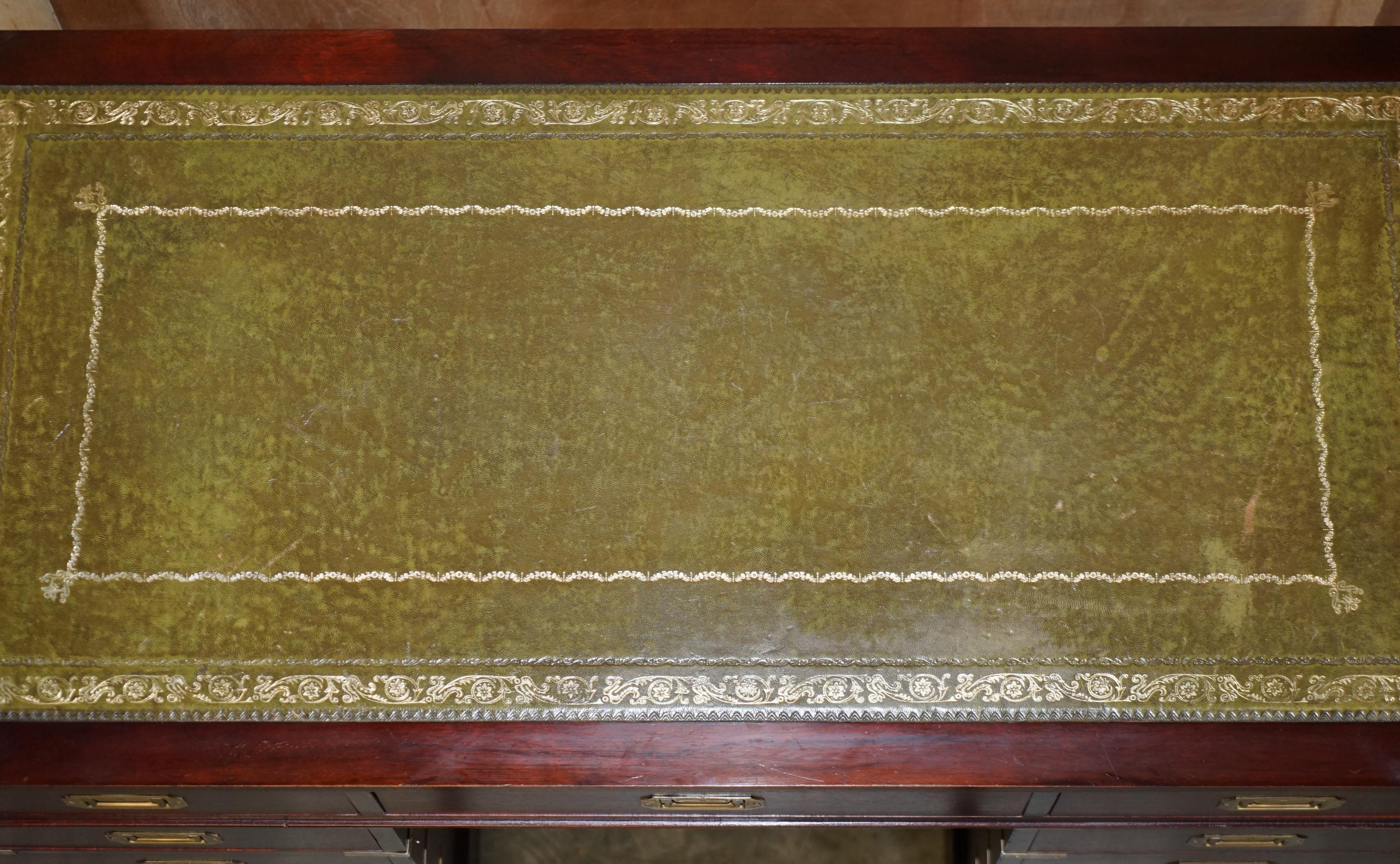 Lovely Vintage Hardwood & Green Leather Military Campaign Partners Pedestal Desk For Sale 7