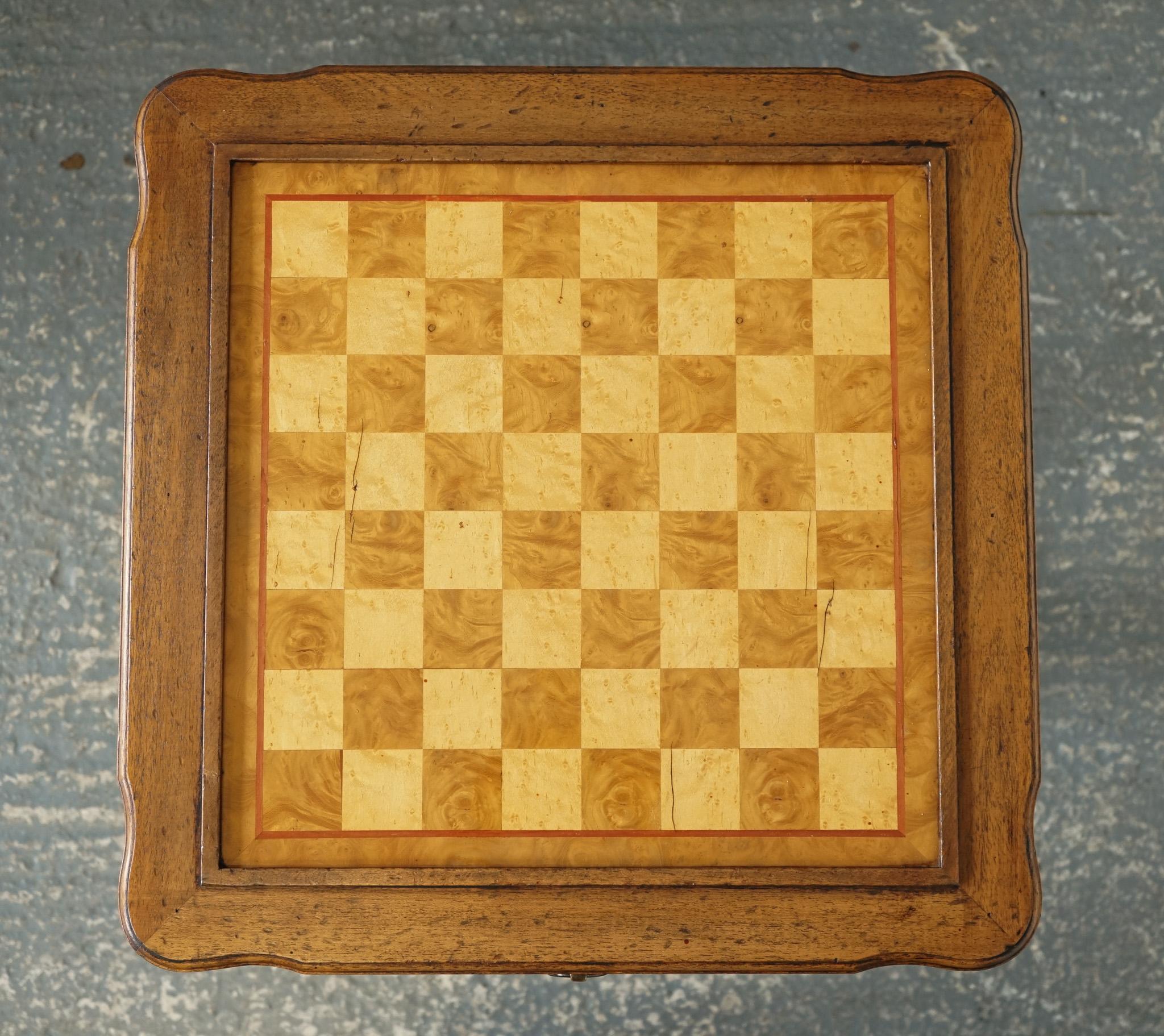 LOVELY VINTAGE ITALIAN CHESS TABLE WITH ONE DRAWER AND FULL CHESS SET iNCLUDED 3