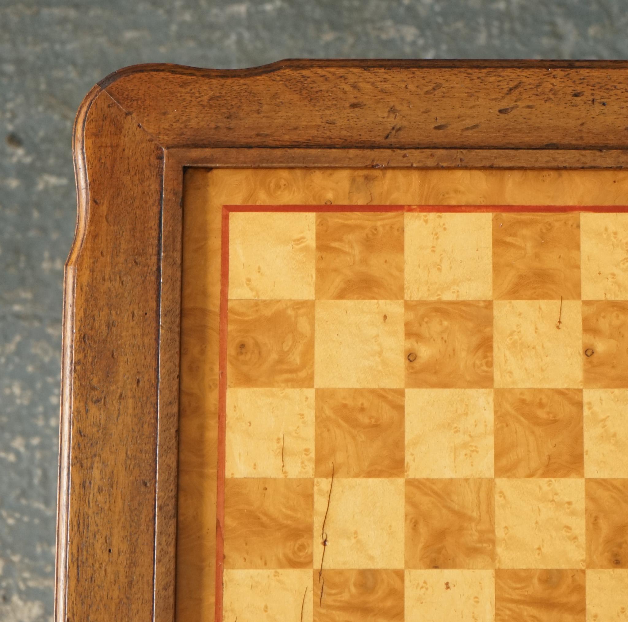 LOVELY VINTAGE ITALIAN CHESS TABLE WITH ONE DRAWER AND FULL CHESS SET iNCLUDED 5