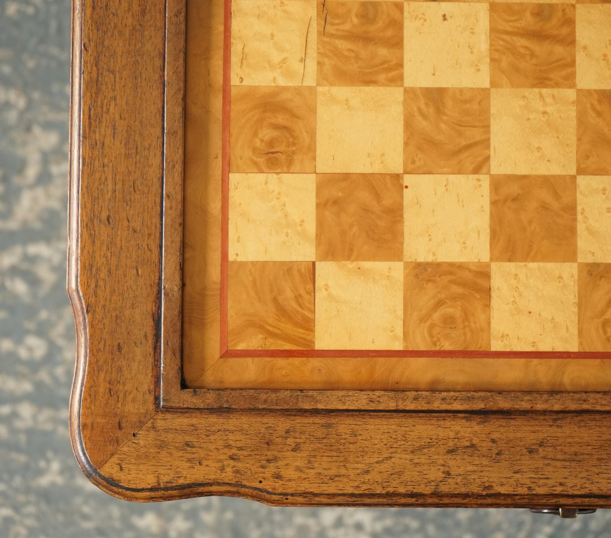 LOVELY VINTAGE ITALIAN CHESS TABLE WITH ONE DRAWER AND FULL CHESS SET iNCLUDED 6