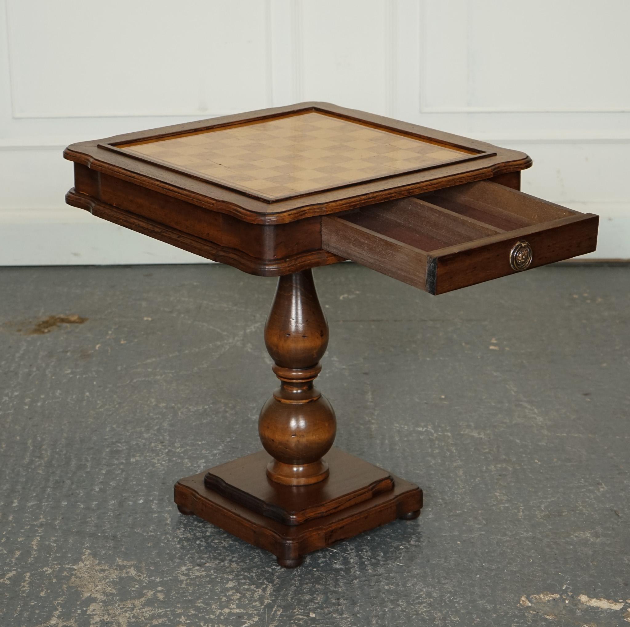 British LOVELY VINTAGE ITALIAN CHESS TABLE WITH ONE DRAWER AND FULL CHESS SET iNCLUDED
