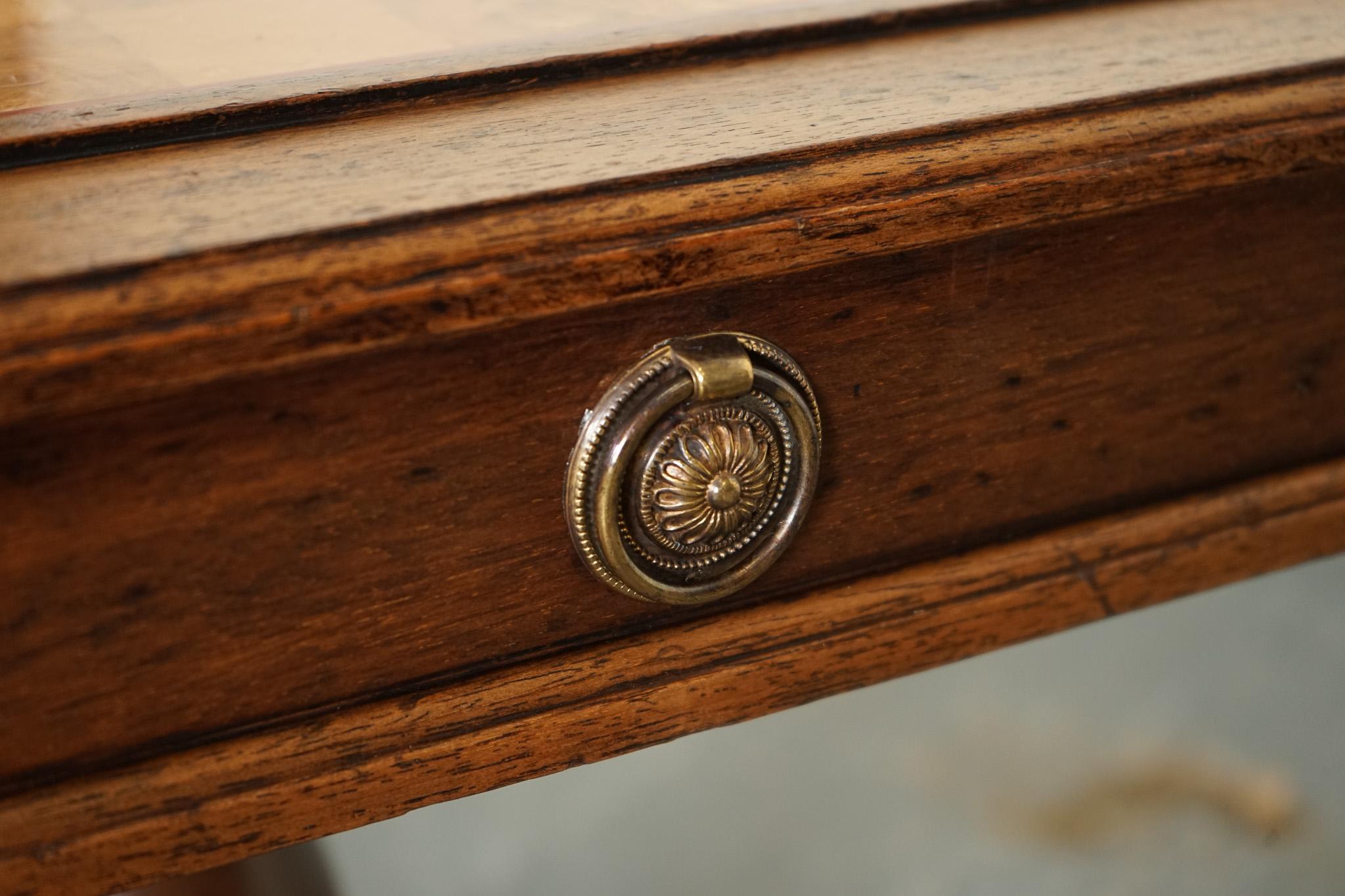 LOVELY VINTAGE ITALIAN CHESS TABLE WITH ONE DRAWER AND FULL CHESS SET iNCLUDED 1