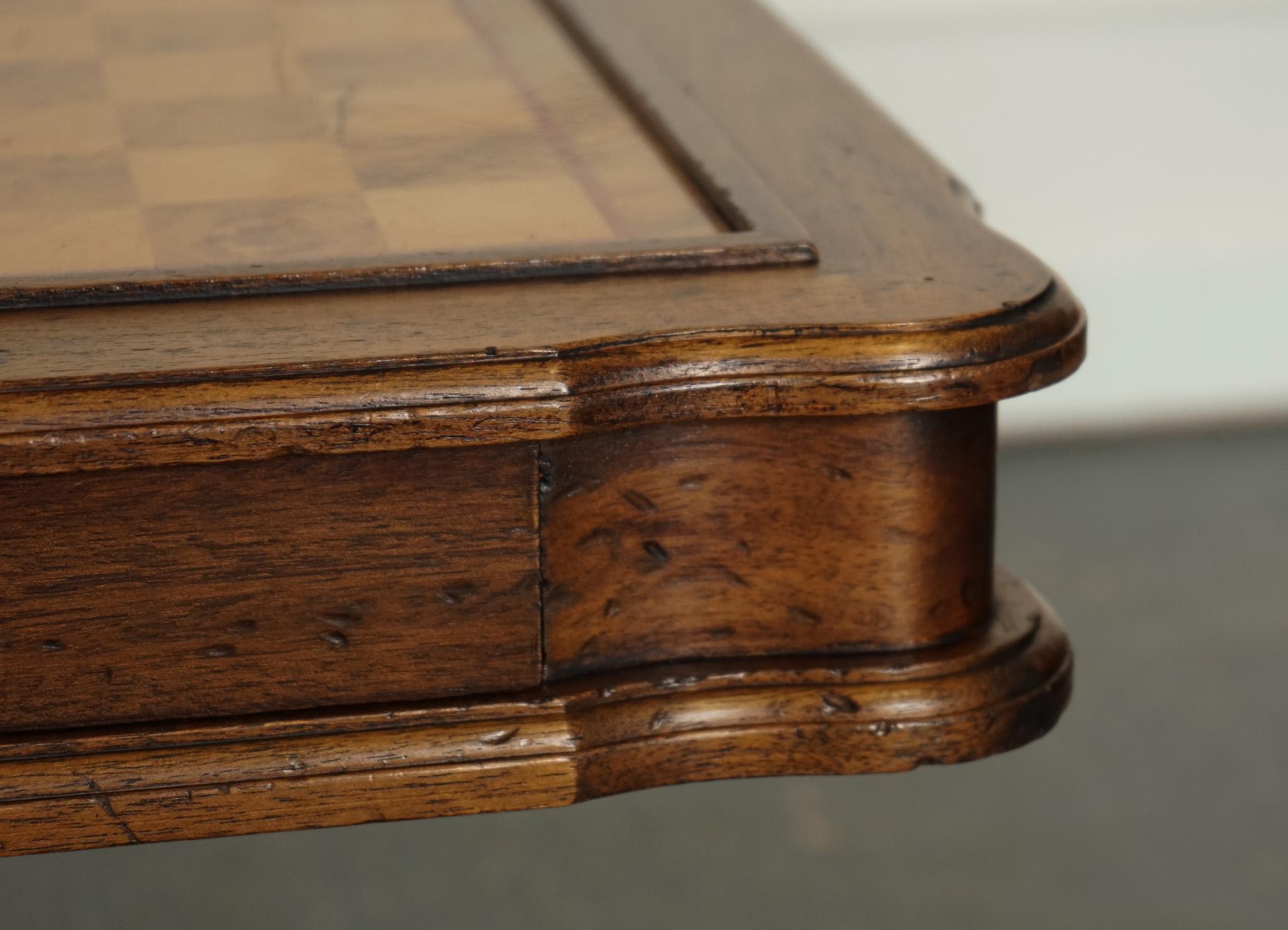 LOVELY VINTAGE ITALIAN CHESS TABLE WITH ONE DRAWER AND FULL CHESS SET iNCLUDED 2