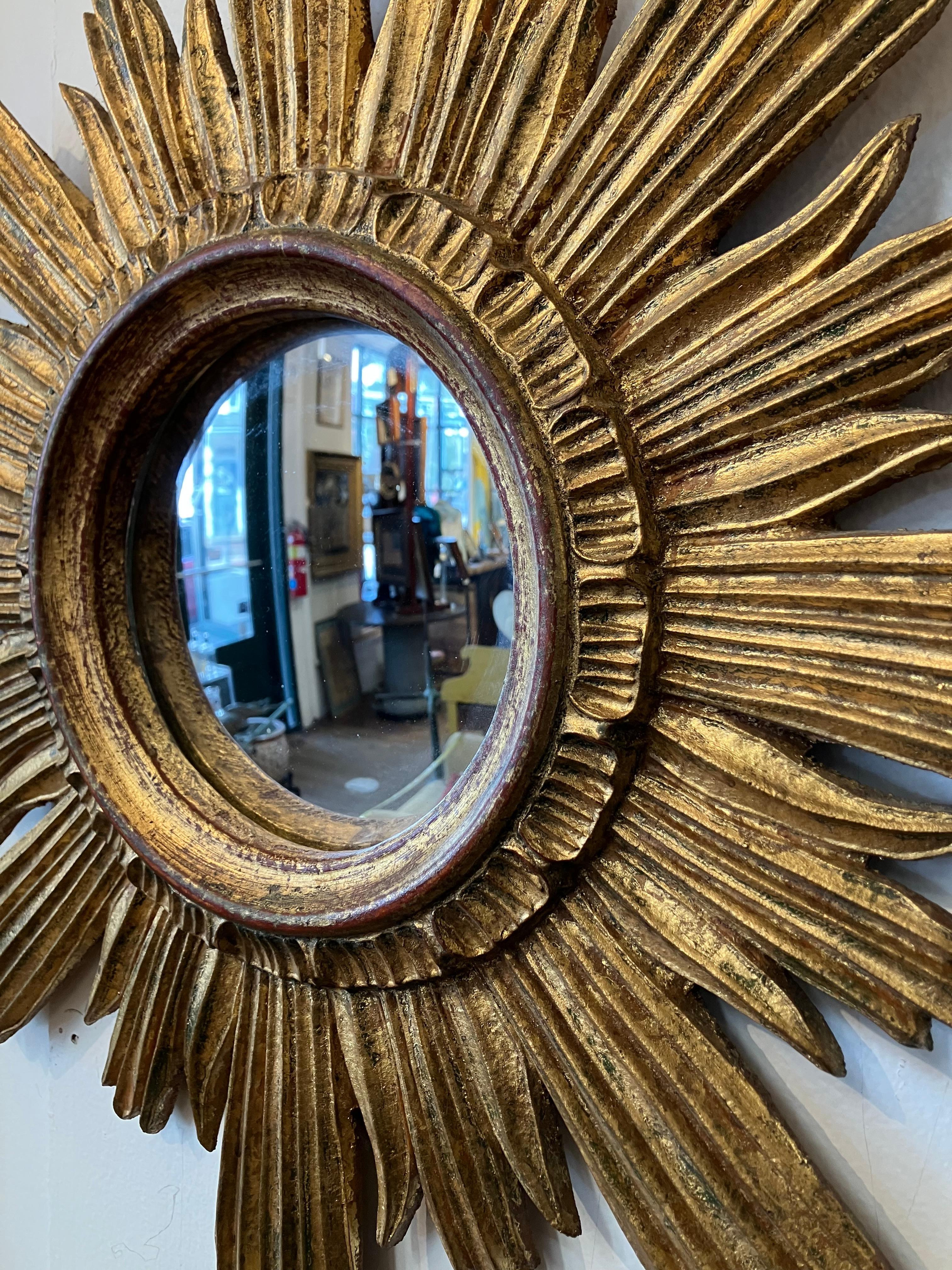 Precioso Espejo Vintage Italiano Hecho a Mano de Madera Dorada Sunburst en Bueno estado para la venta en Hopewell, NJ
