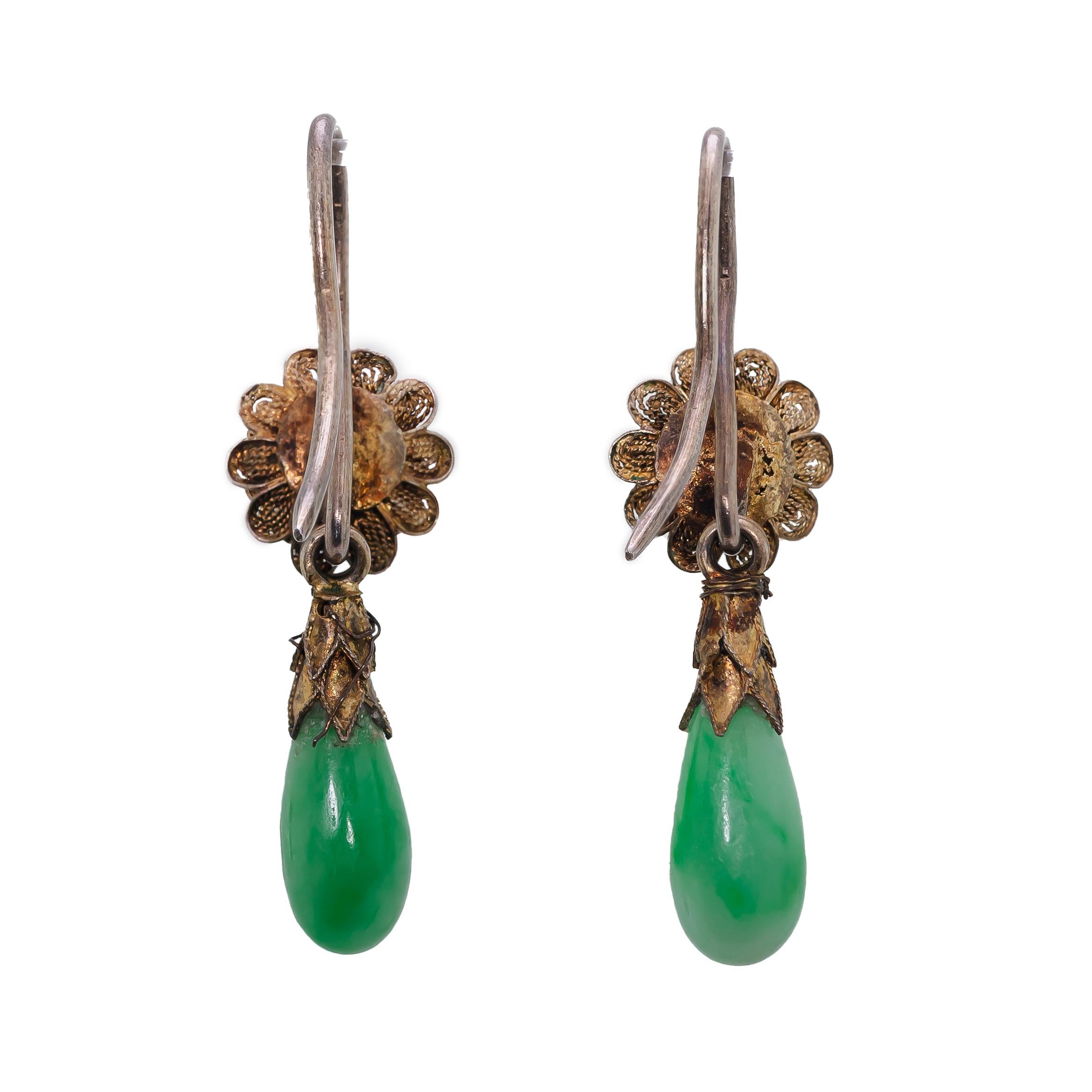 Schöne Vintage-Ohrringe aus Jade und vergoldetem Silber im Zustand „Gut“ im Angebot in Wheaton, IL