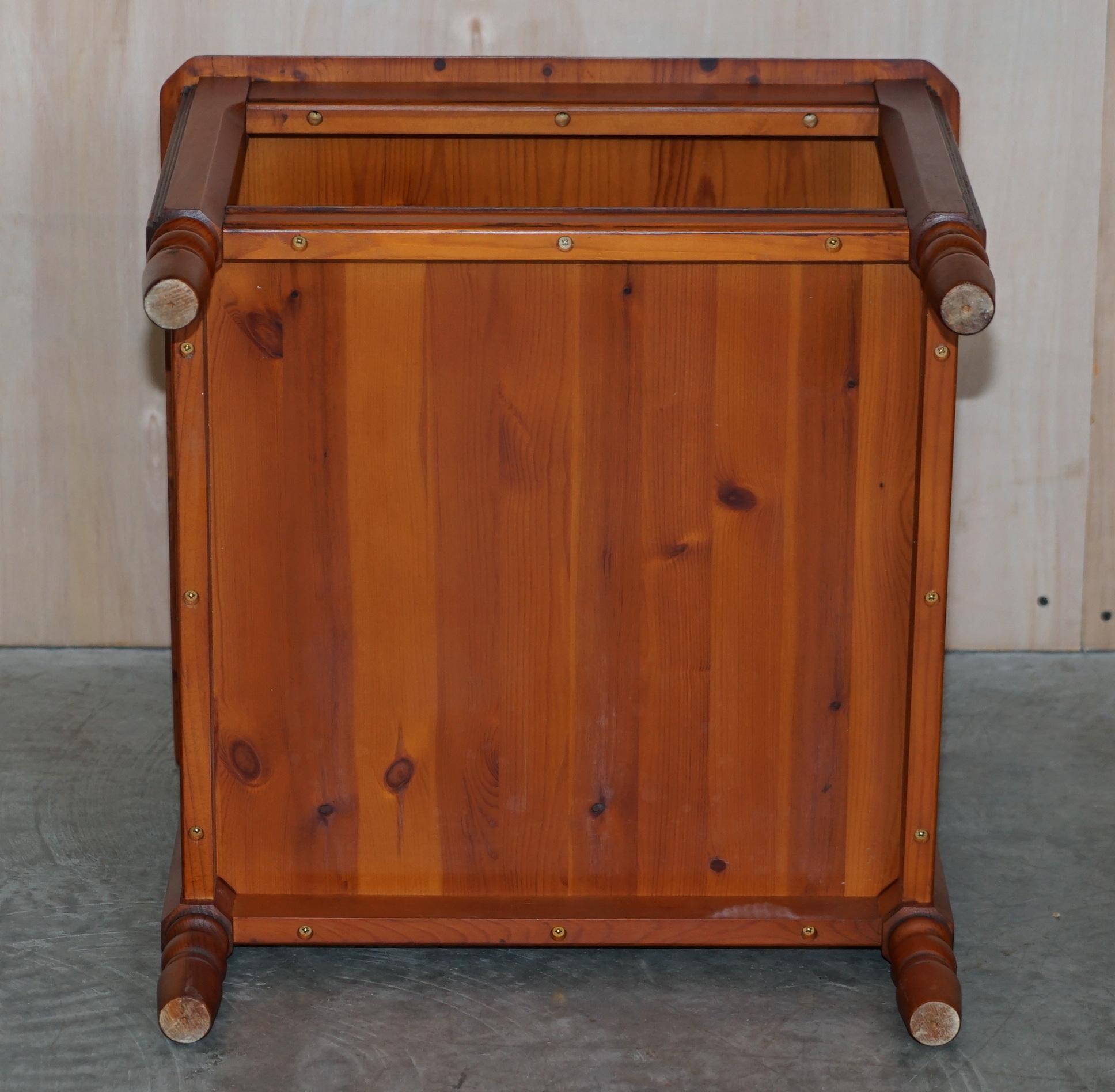 Ravissante lampe d'appoint vintage en bois de pin noueux pour table à vin en vente 2