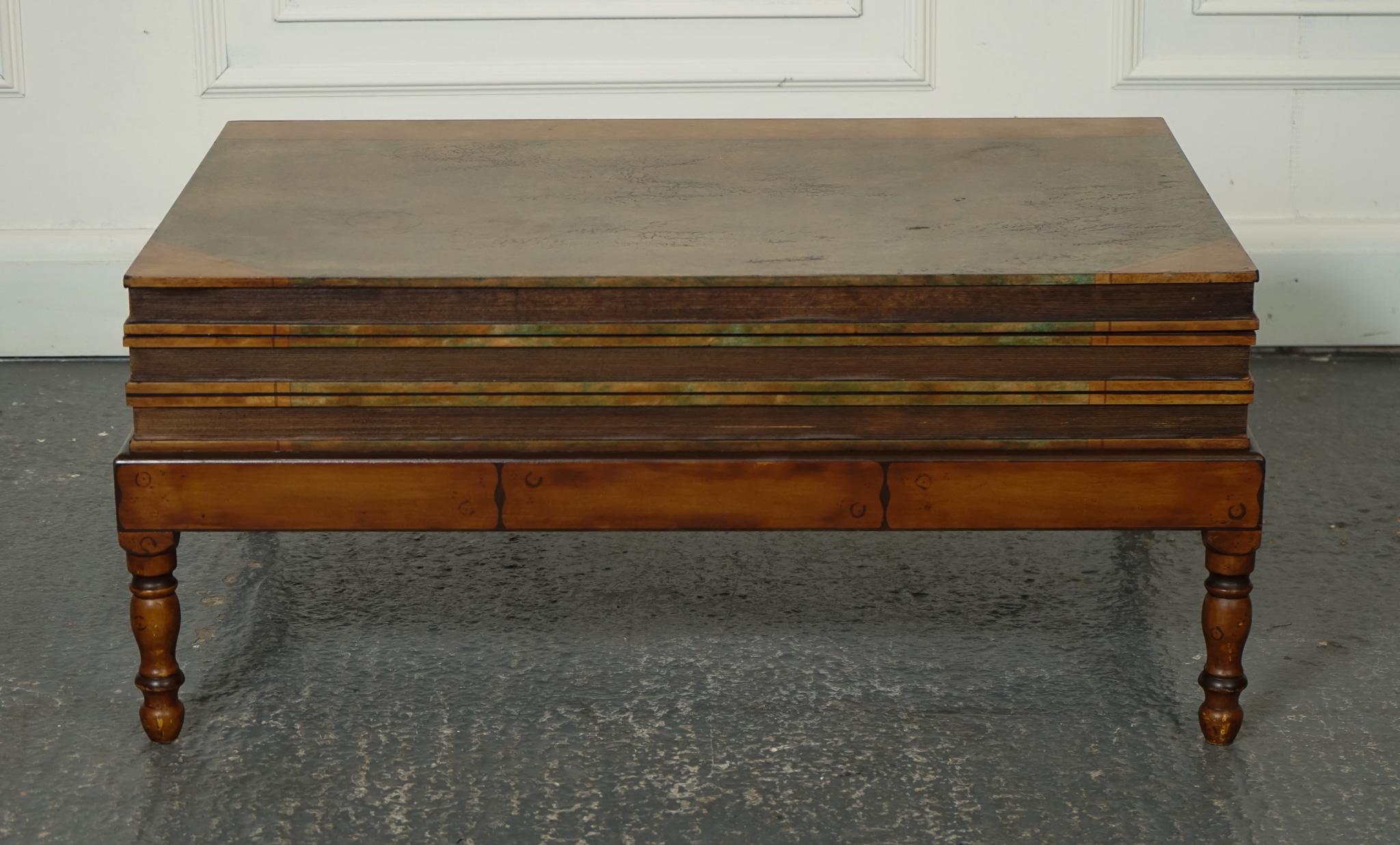 LOVELY ViNTAGE LEATHER FAUX STACK OF BOOKS COFFEE TABLE INTERNAL STORAGE J1 In Good Condition For Sale In Pulborough, GB