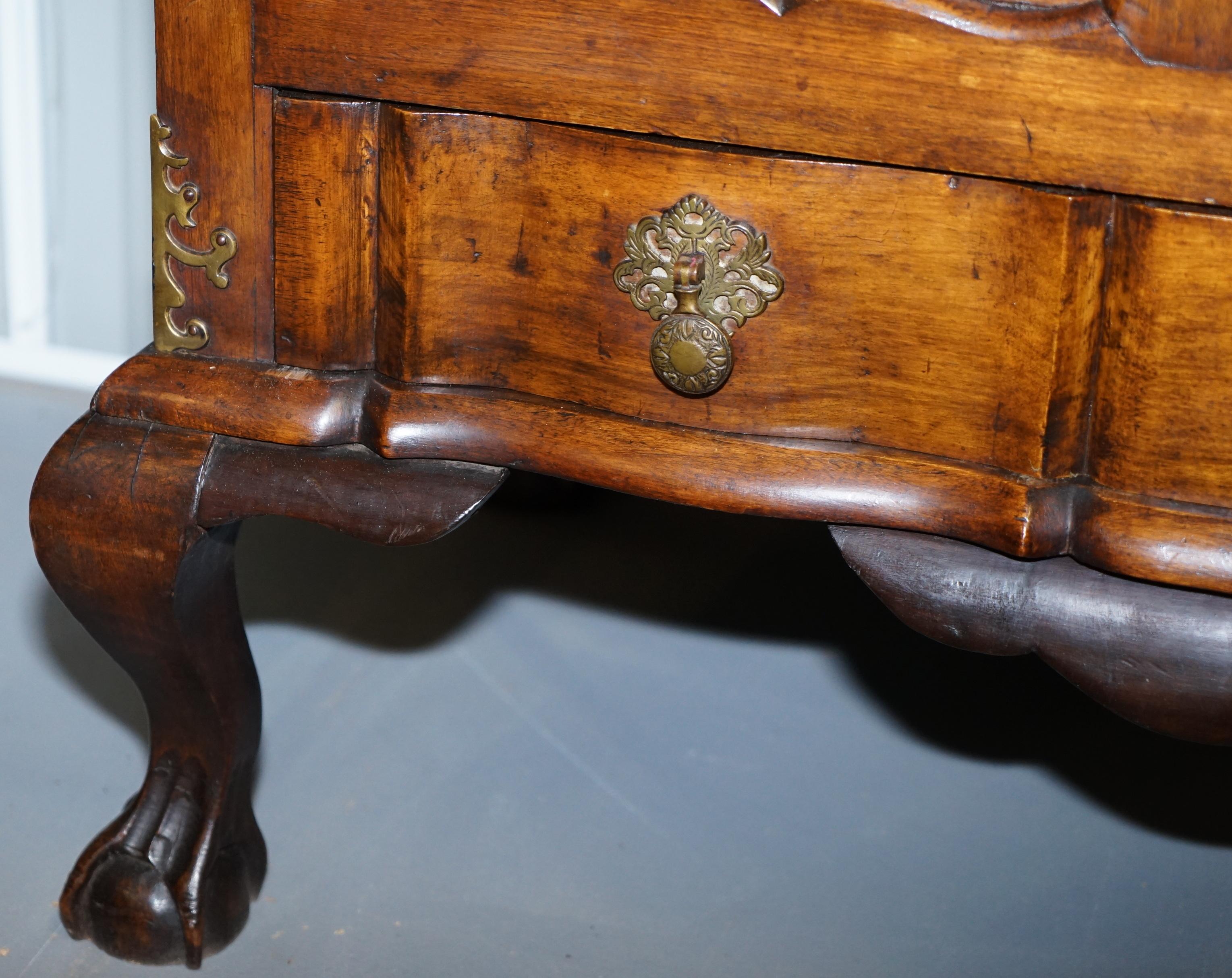 Lovely Vintage Hardwood Ornately Carved Trunk Chest with Drawer Claw & Ball Legs en vente 3