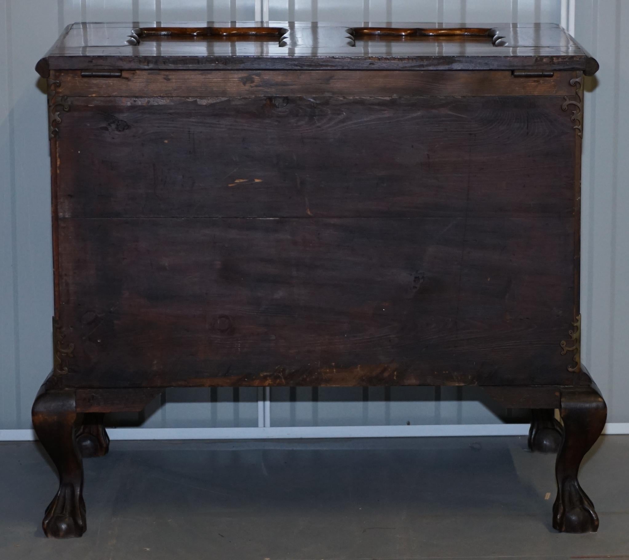 Lovely Vintage Hardwood Ornately Carved Trunk Chest with Drawer Claw & Ball Legs en vente 6