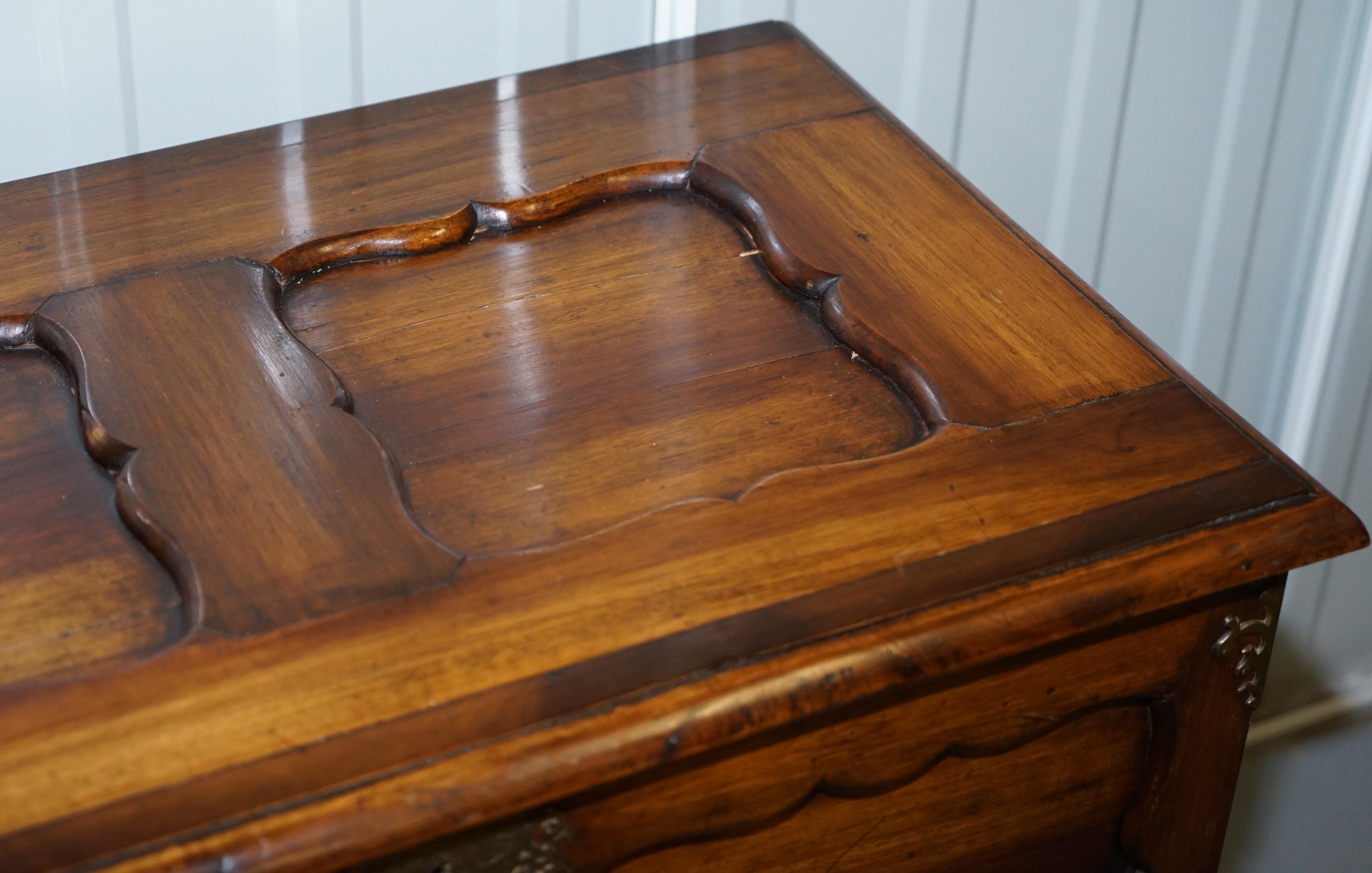 Lovely Vintage Hardwood Ornately Carved Trunk Chest with Drawer Claw & Ball Legs en vente 1