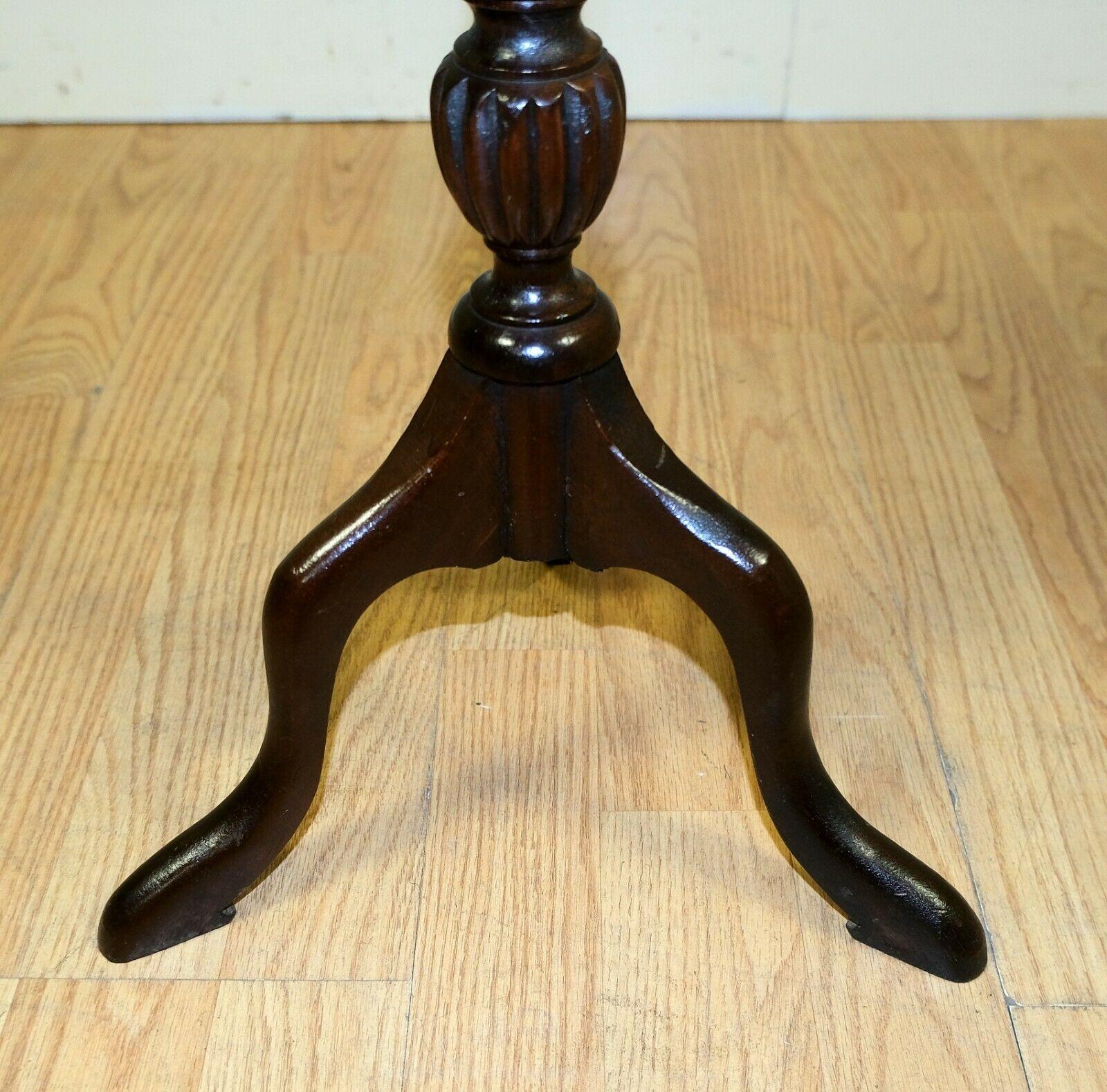 Victorian Lovely Vintage Hardwood Pie Crust Edge Tripod Side/Wine Table Brown Leather Top