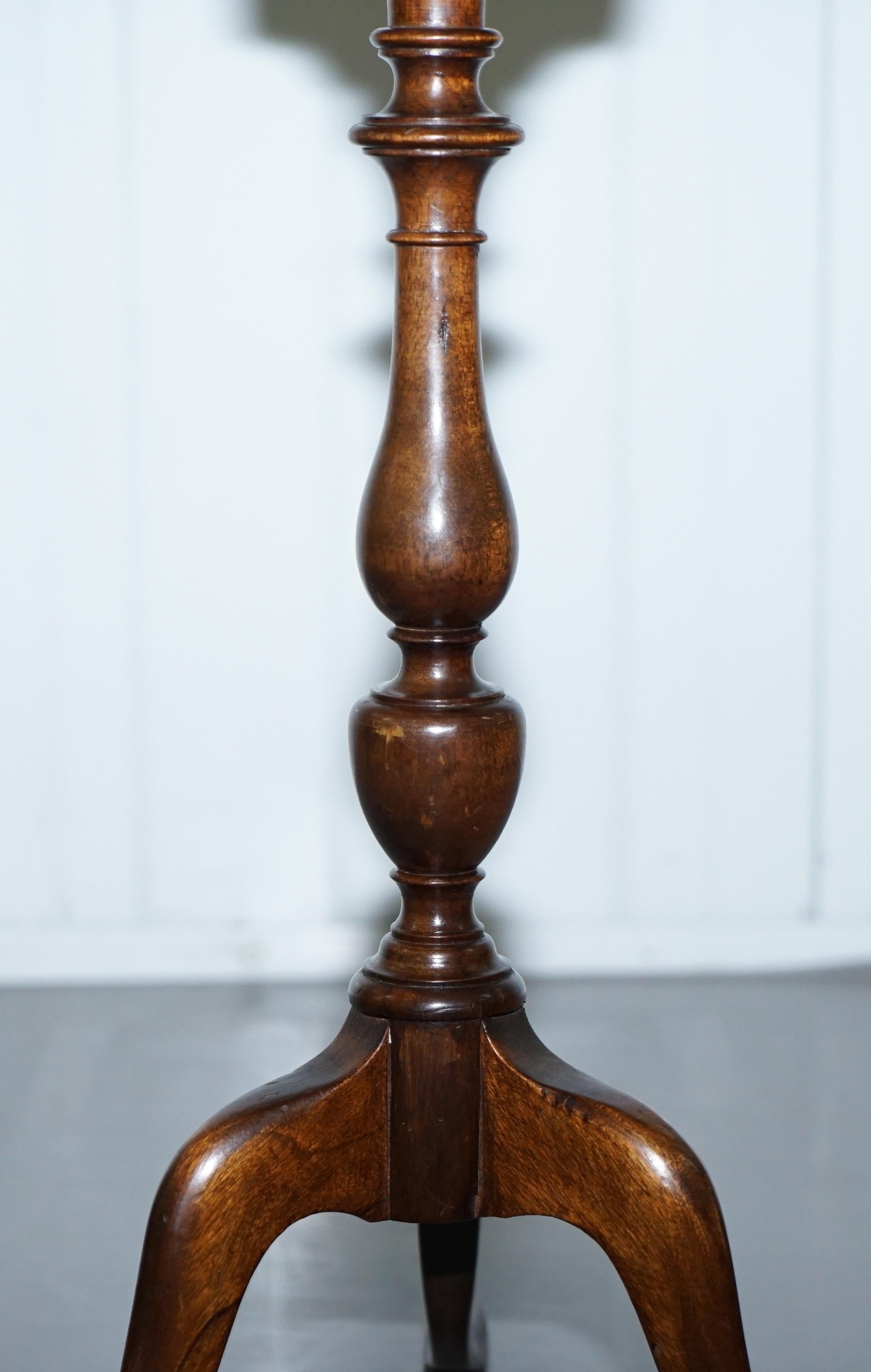 20th Century Lovely Vintage Mahogany Tripod Lamp Side End Wine Table Ornately Turned Column