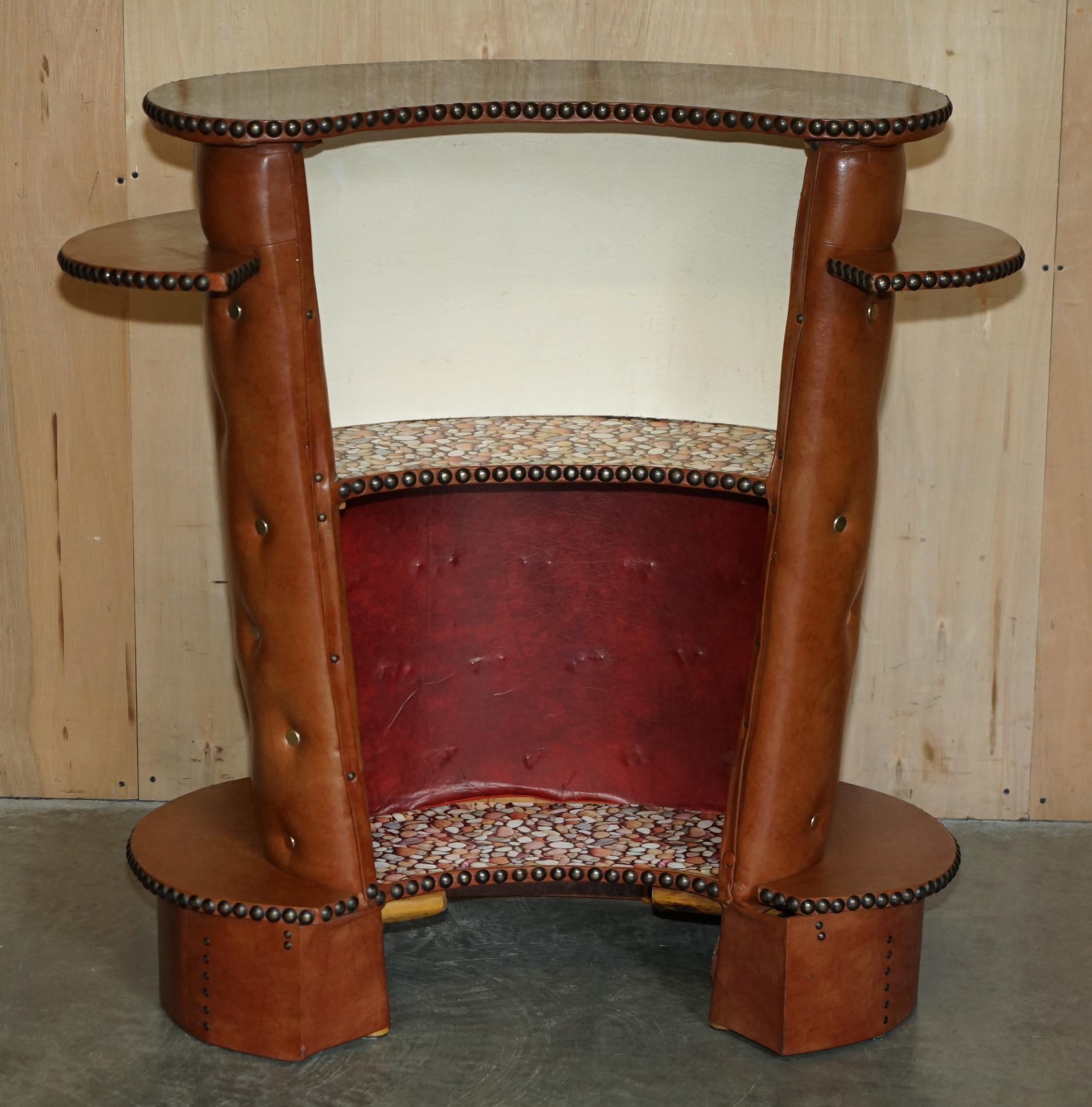 encantadora barra de cóctel y taburetes de cuero de estilo moderno de mediados de siglo para el hogar en venta 3