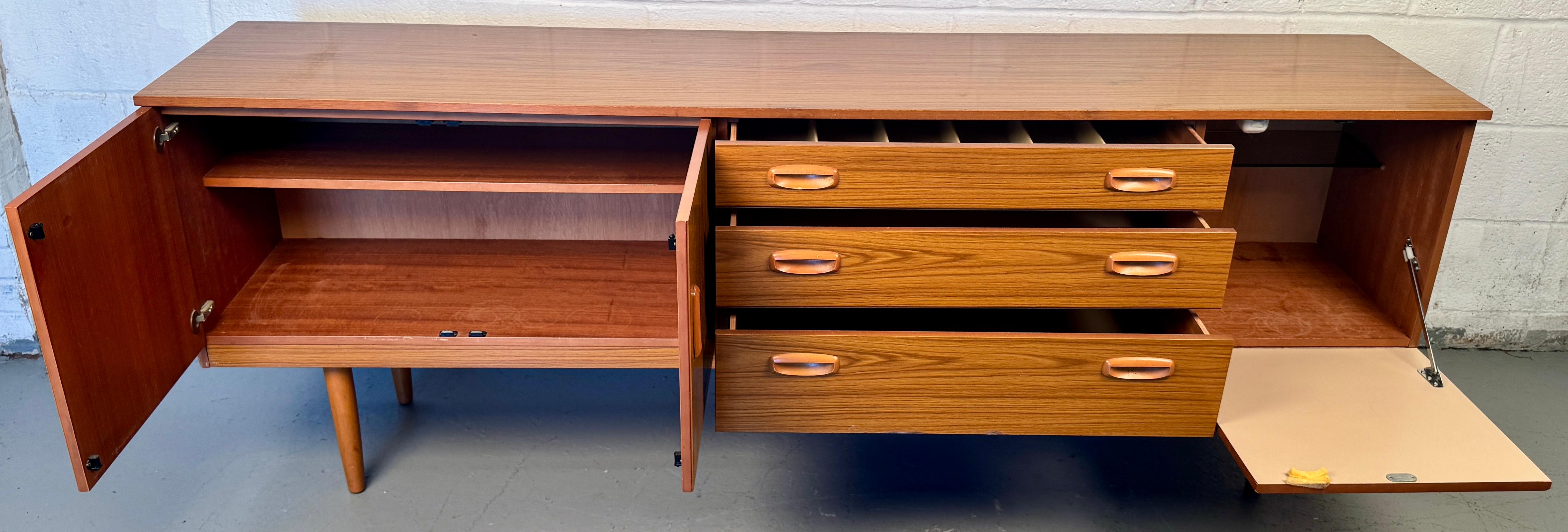 Lovely Vintage Mid Century Teak Sideboard By Schreiber For Sale 1