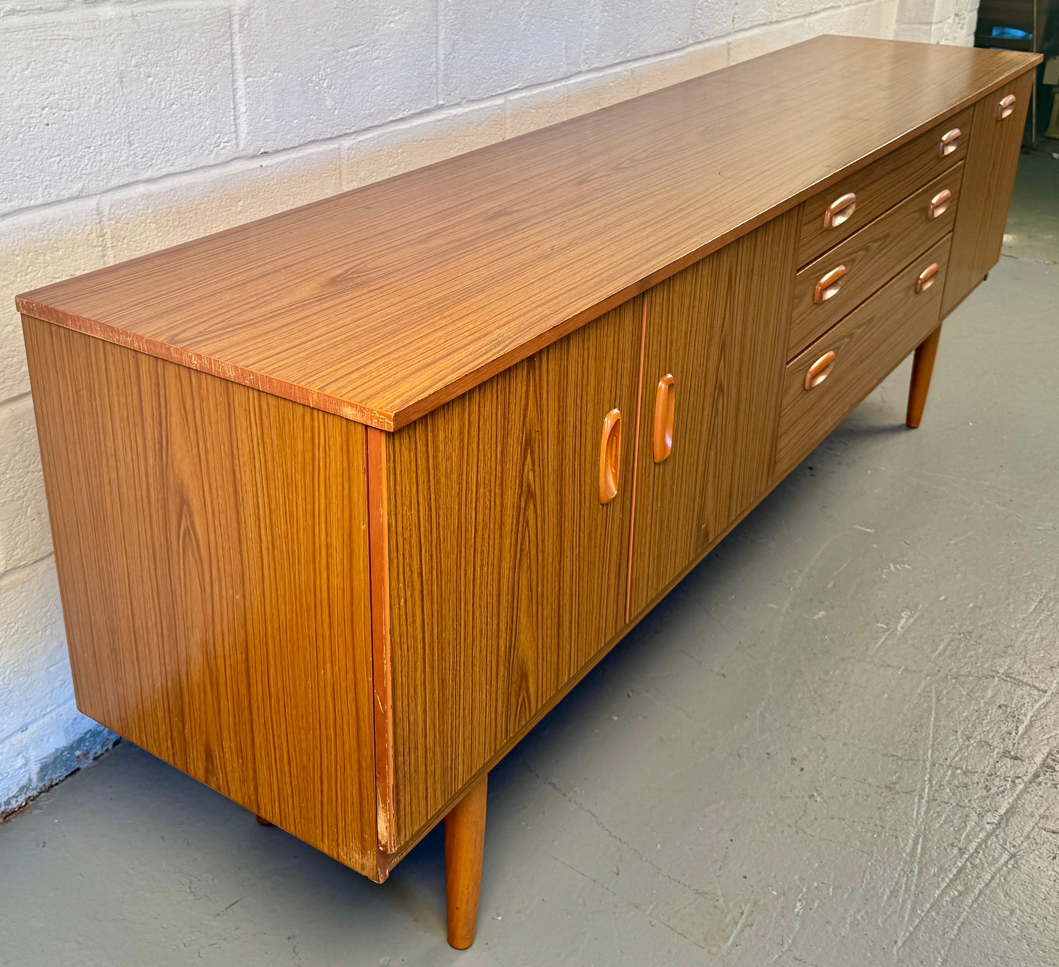Lovely Vintage Mid Century Teak Sideboard By Schreiber For Sale 4