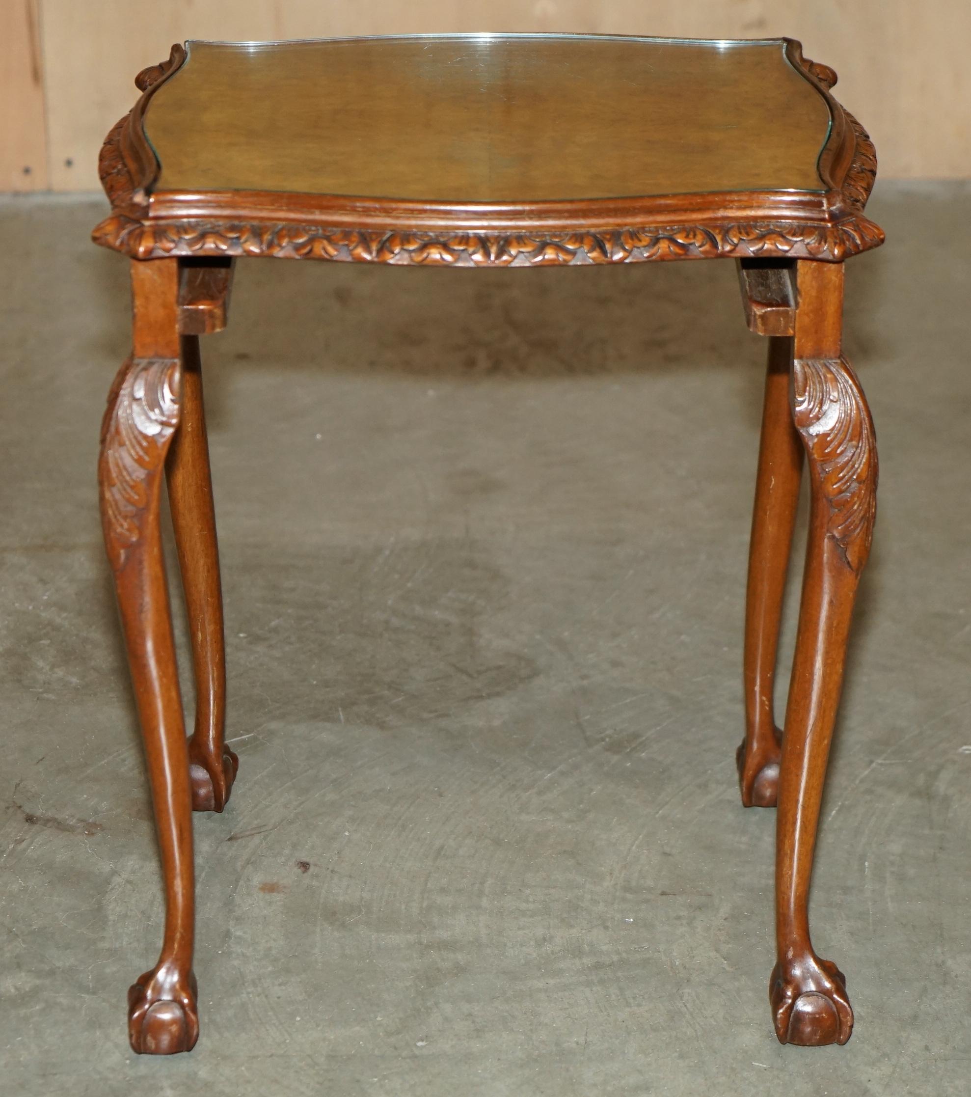 LOVELY ViNTAGE NEST OF THREE BURR WALNUT CLAW & BALL FEET SIDE END WINE TABLES en vente 9