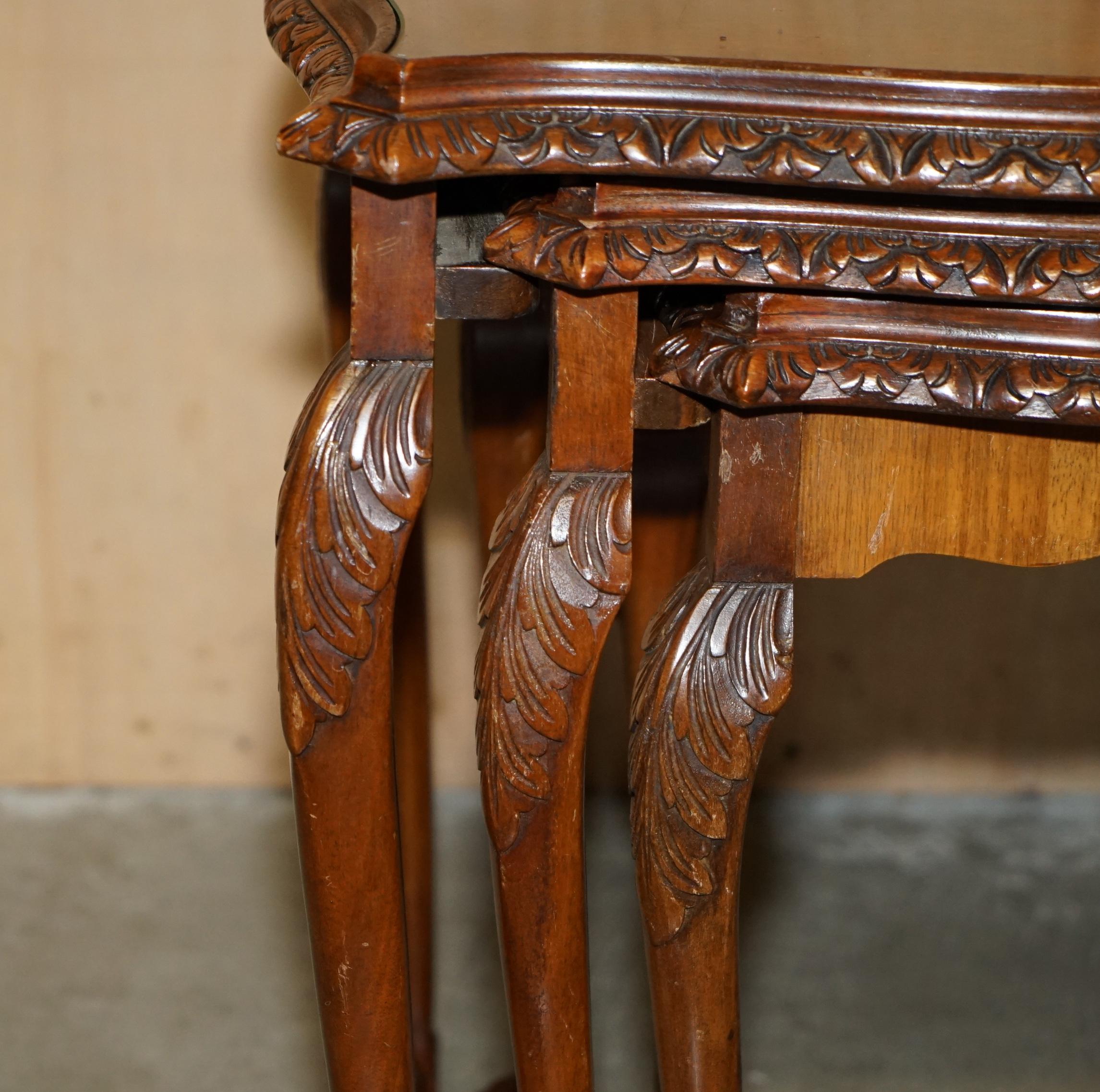 LOVELY ViNTAGE NEST OF THREE BURR WALNUT CLAW & BALL FEET SIDE END WINE TABLES Bon état - En vente à West Sussex, Pulborough