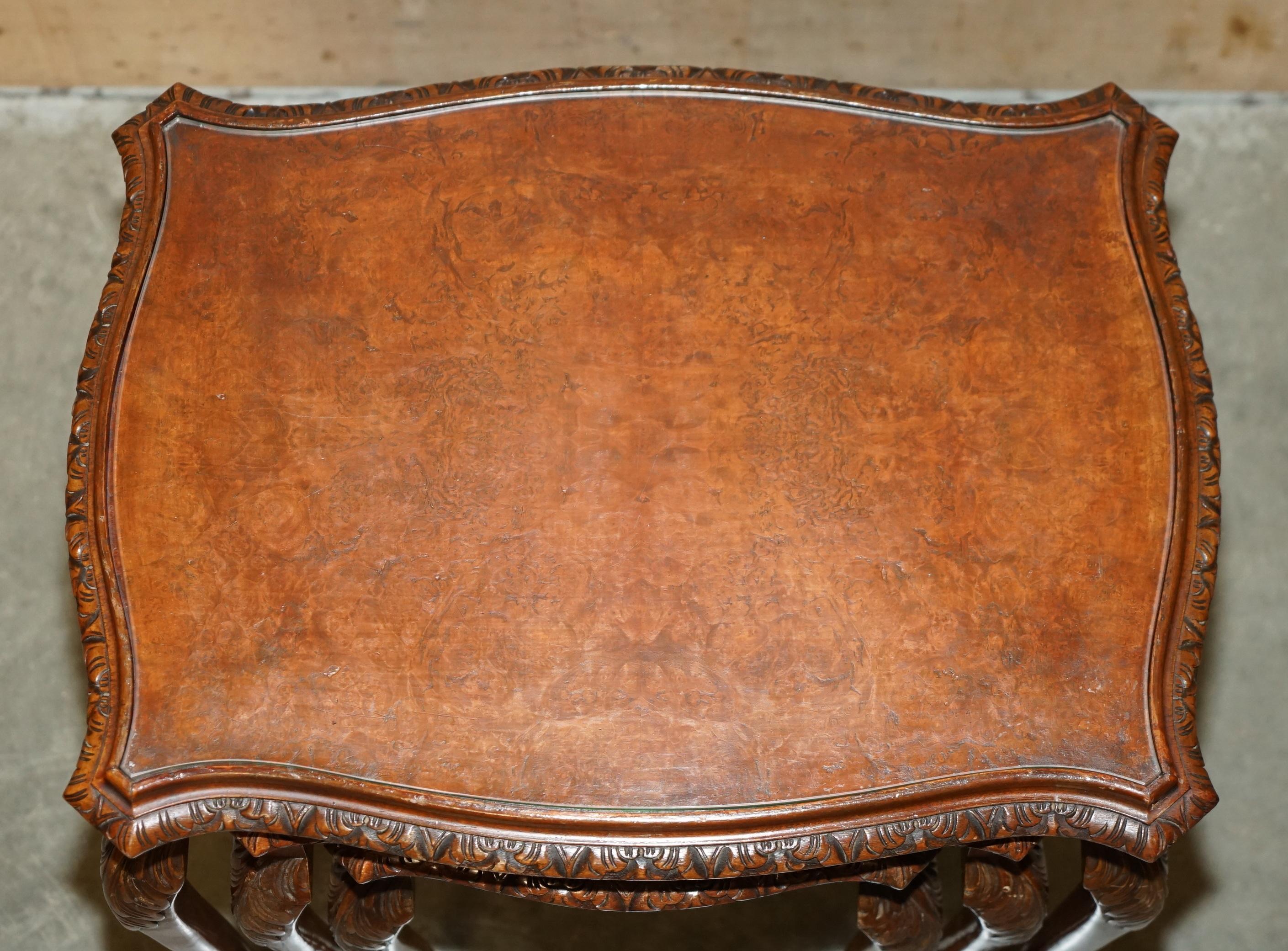 Noyer LOVELY ViNTAGE NEST OF THREE BURR WALNUT CLAW & BALL FEET SIDE END WINE TABLES en vente