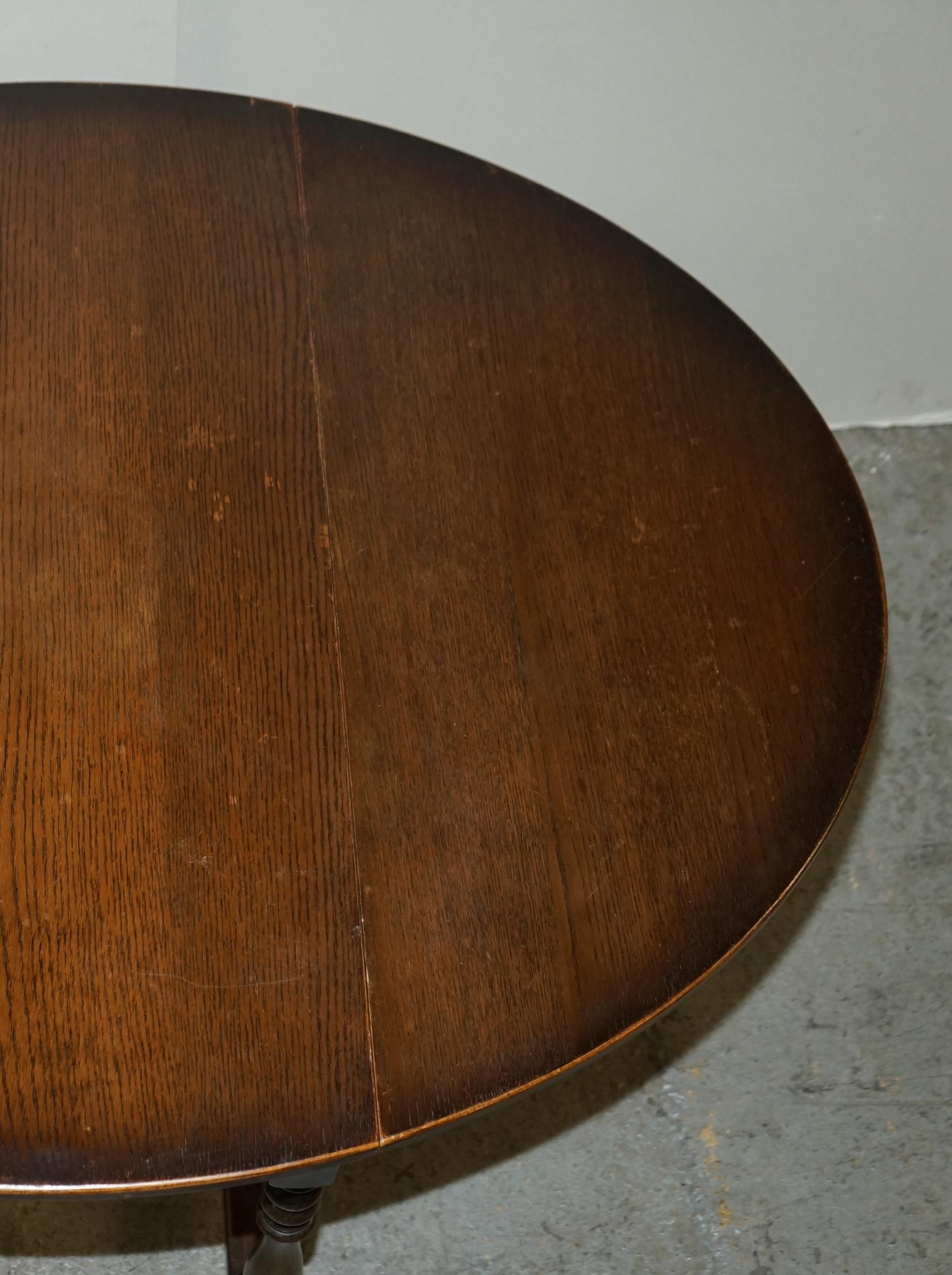 Lovely Vintage Oak Drop Leaf Pembroke Occasional Table For Sale 11