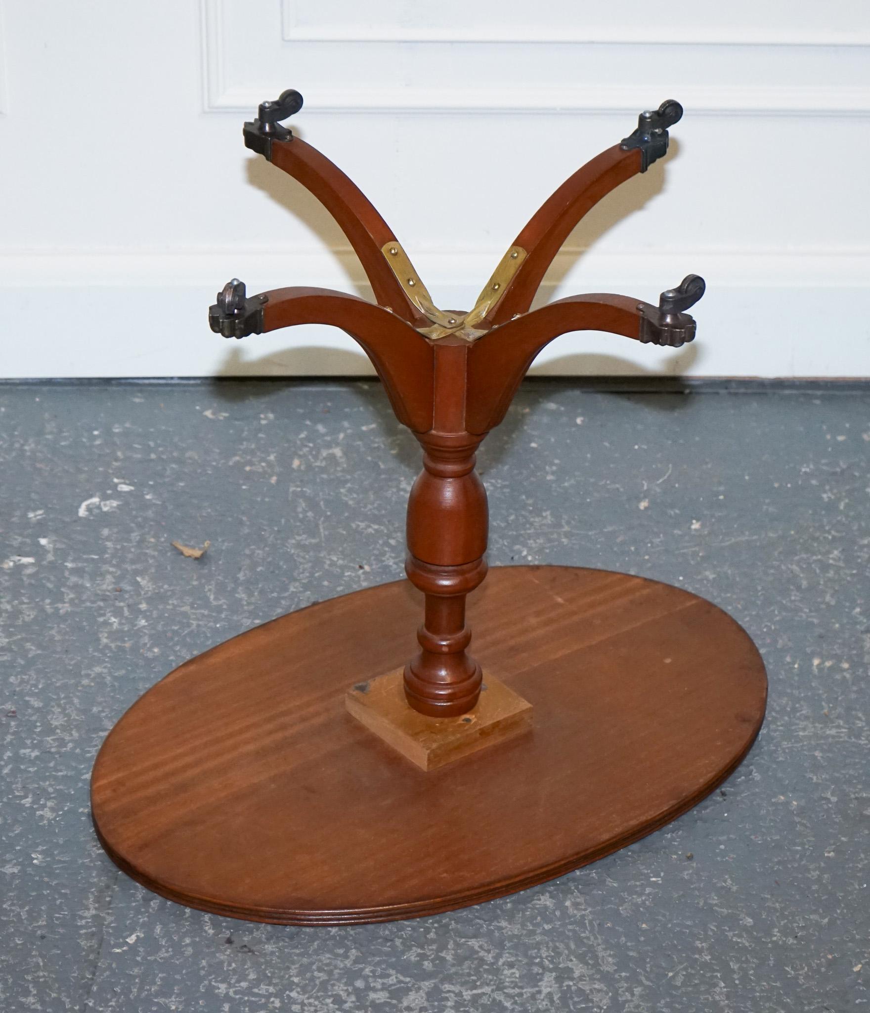 LOVELY VINTAGE OVAL BURR YEW WOOD SIDE TABLE ON TRiPOD LEGS For Sale 4