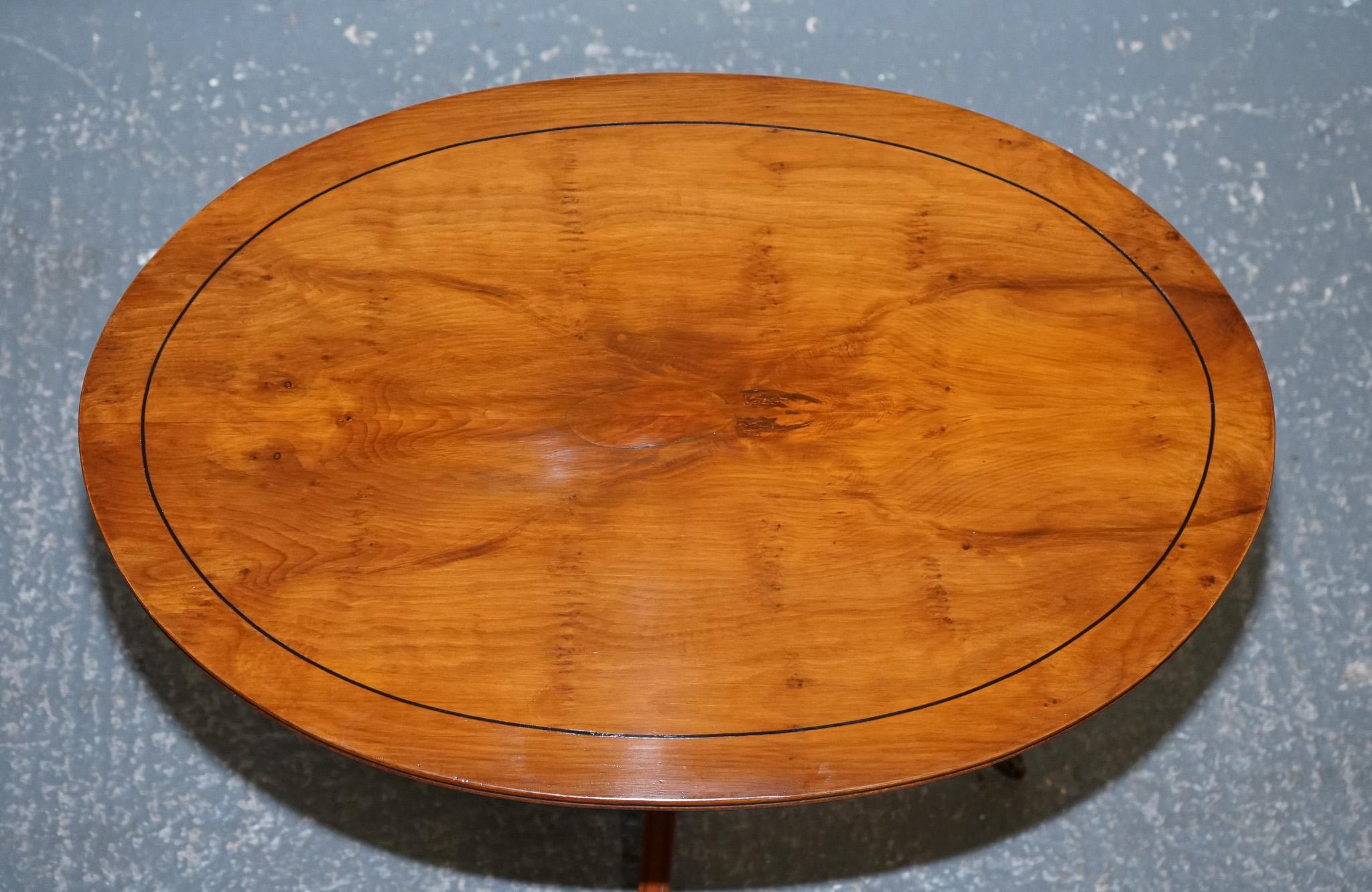 LOVELY VINTAGE OVAL BURR YEW WOOD SIDE TABLE ON TRiPOD LEGS For Sale 1