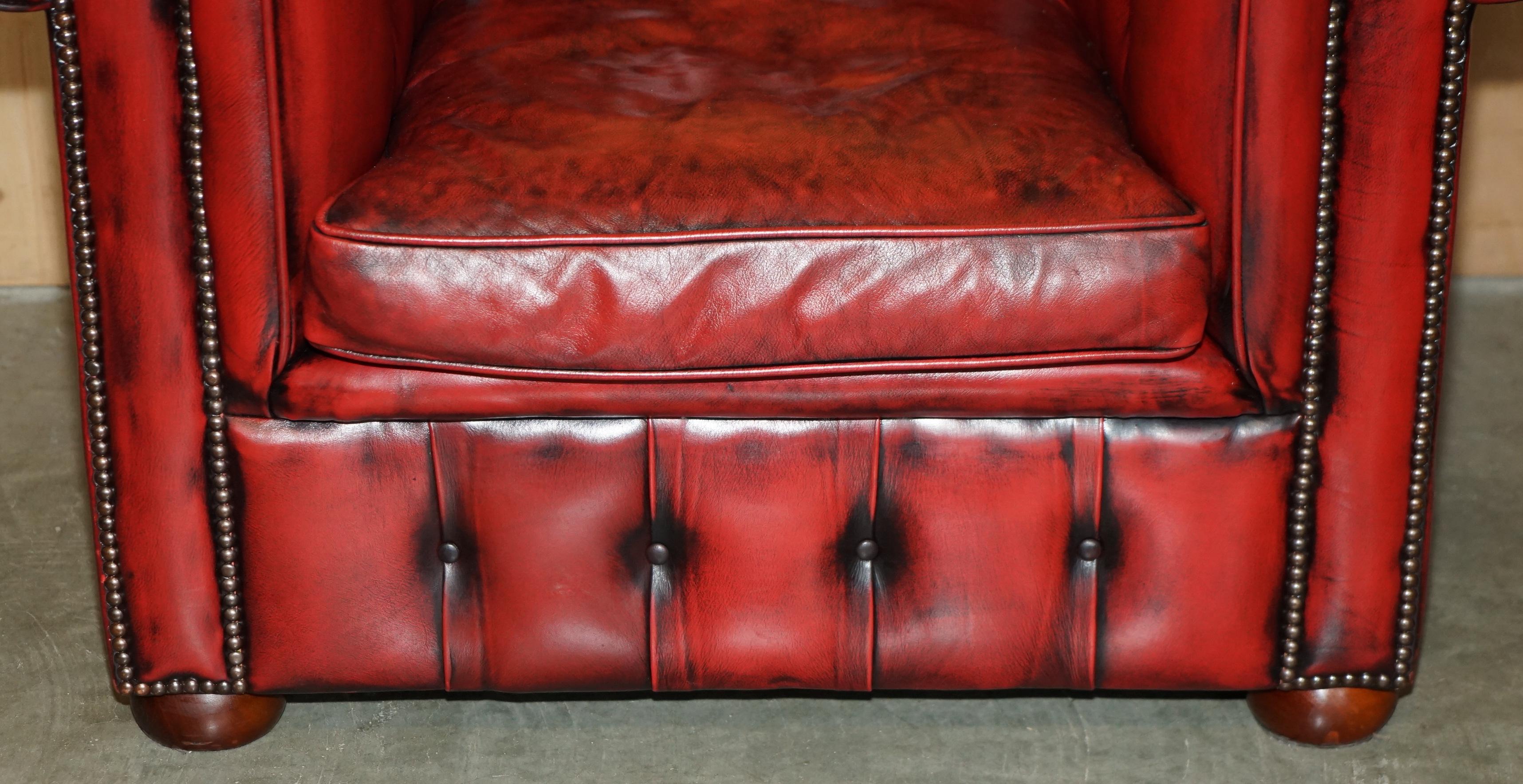 Fait main LOVELY ViNTAGE OXBLOOD CUIR BORDEAUX CHESTERFIELD CLUB ARMCHAIR PART OF SUITE en vente