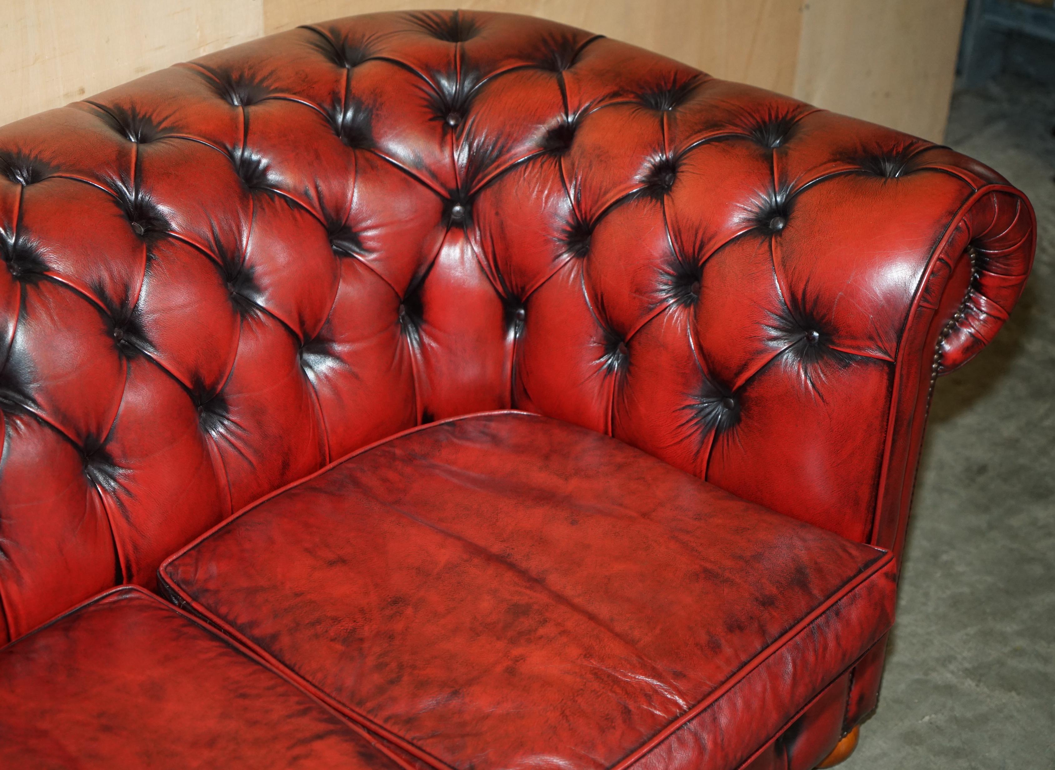 LOVELY ViNTAGE OXBLOOD BORDEAUX LEATHER CHESTERFIELD CLUB SOFA PART OF SUITE im Angebot 2