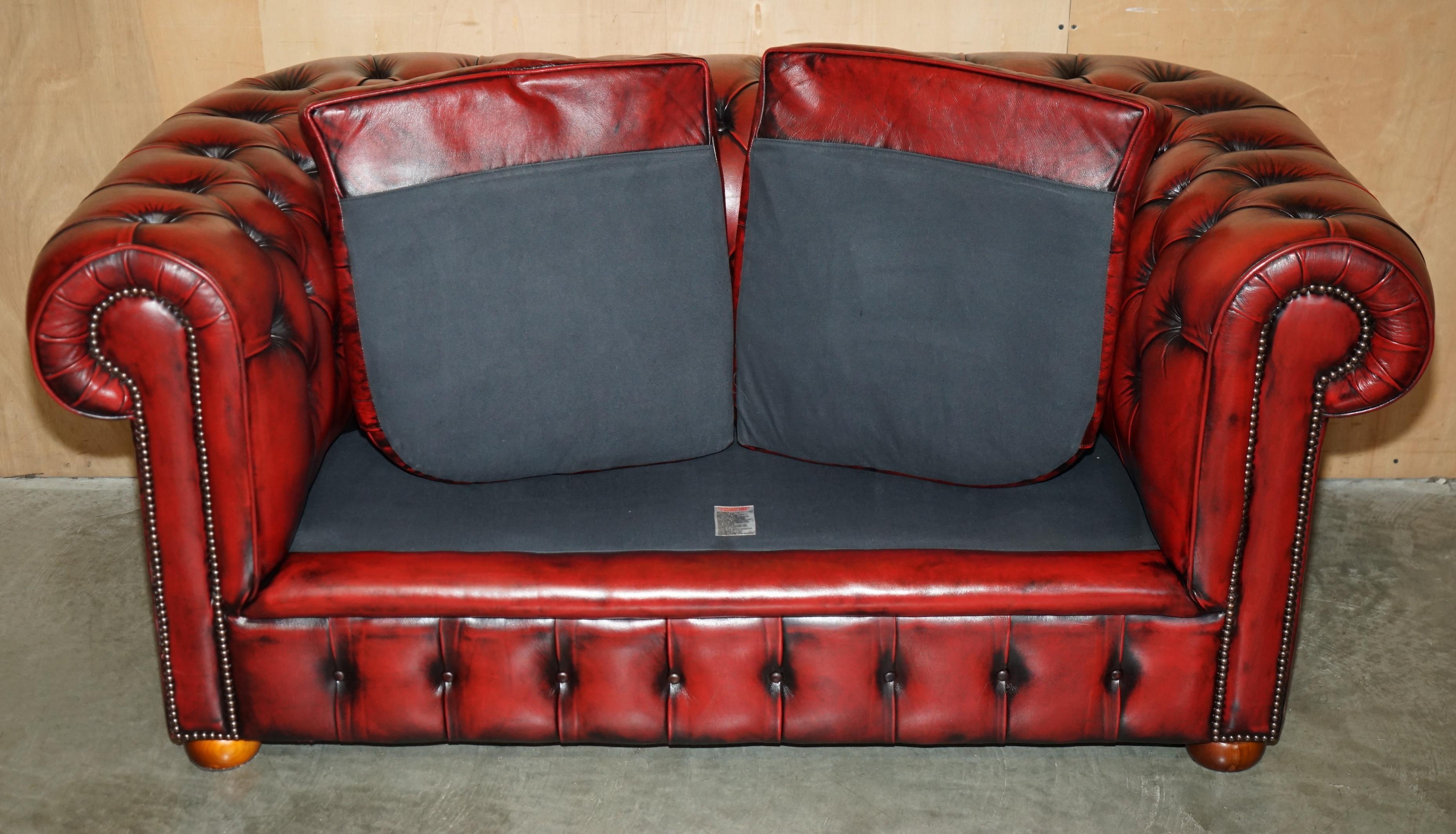LOVELY ViNTAGE OXBLOOD BORDEAUX LEATHER CHESTERFIELD CLUB SOFA PART OF SUITE im Angebot 4