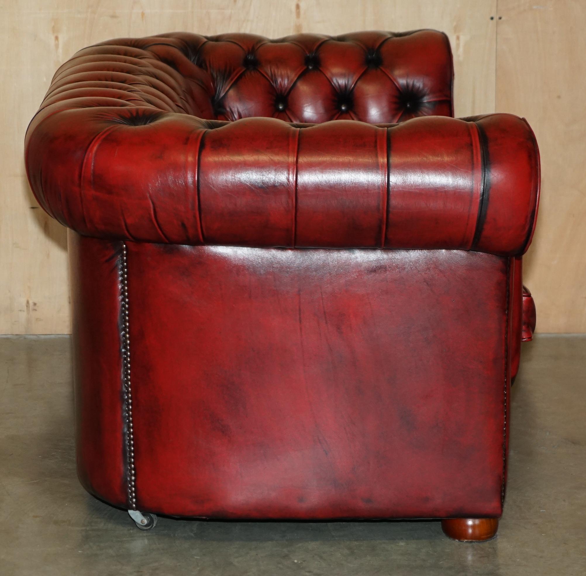 LOVELY ViNTAGE OXBLOOD BORDEAUX LEATHER CHESTERFIELD CLUB SOFA PART OF SUITE im Angebot 5