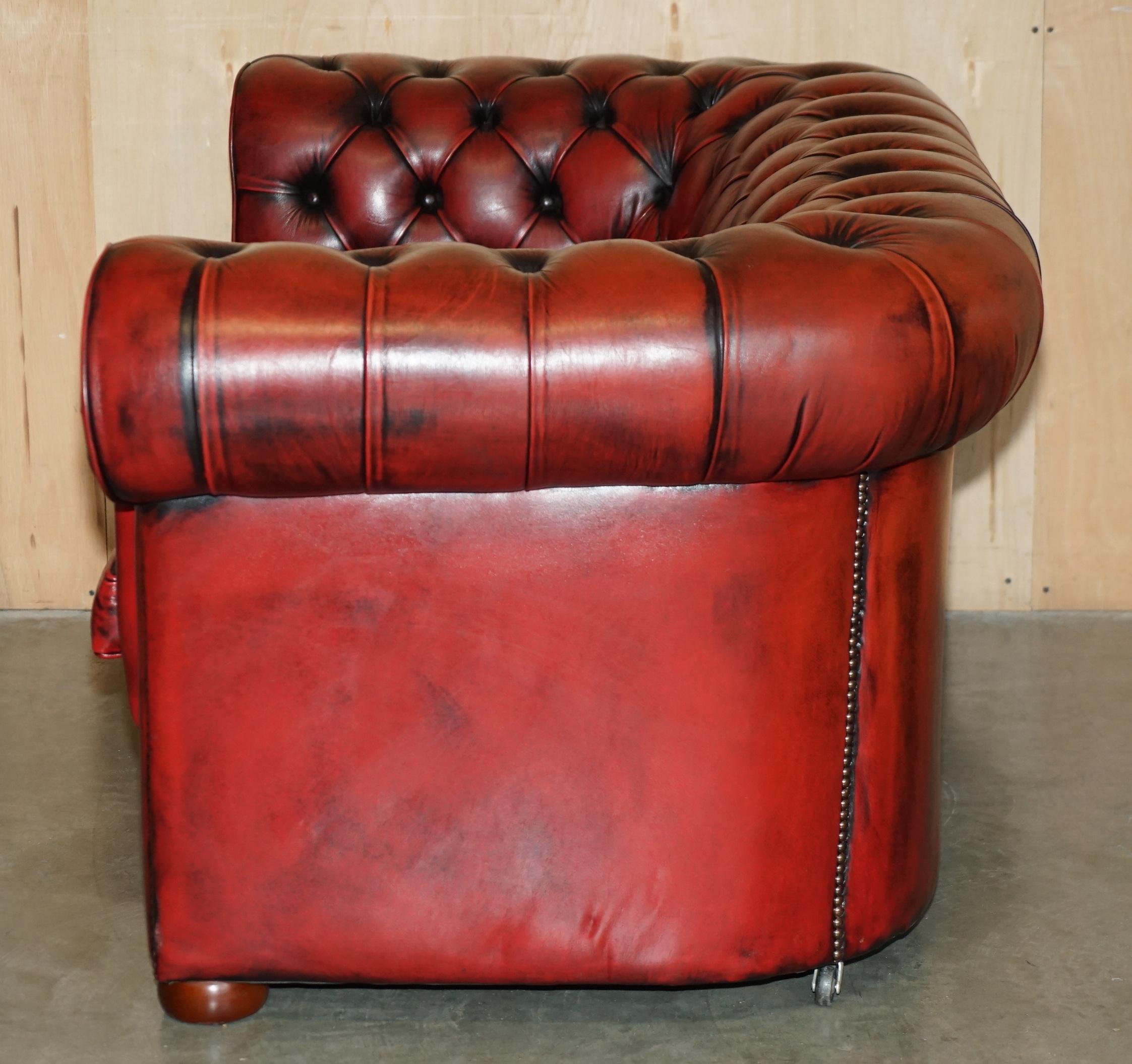 LOVELY ViNTAGE OXBLOOD BORDEAUX LEATHER CHESTERFIELD CLUB SOFA PART OF SUITE im Angebot 7