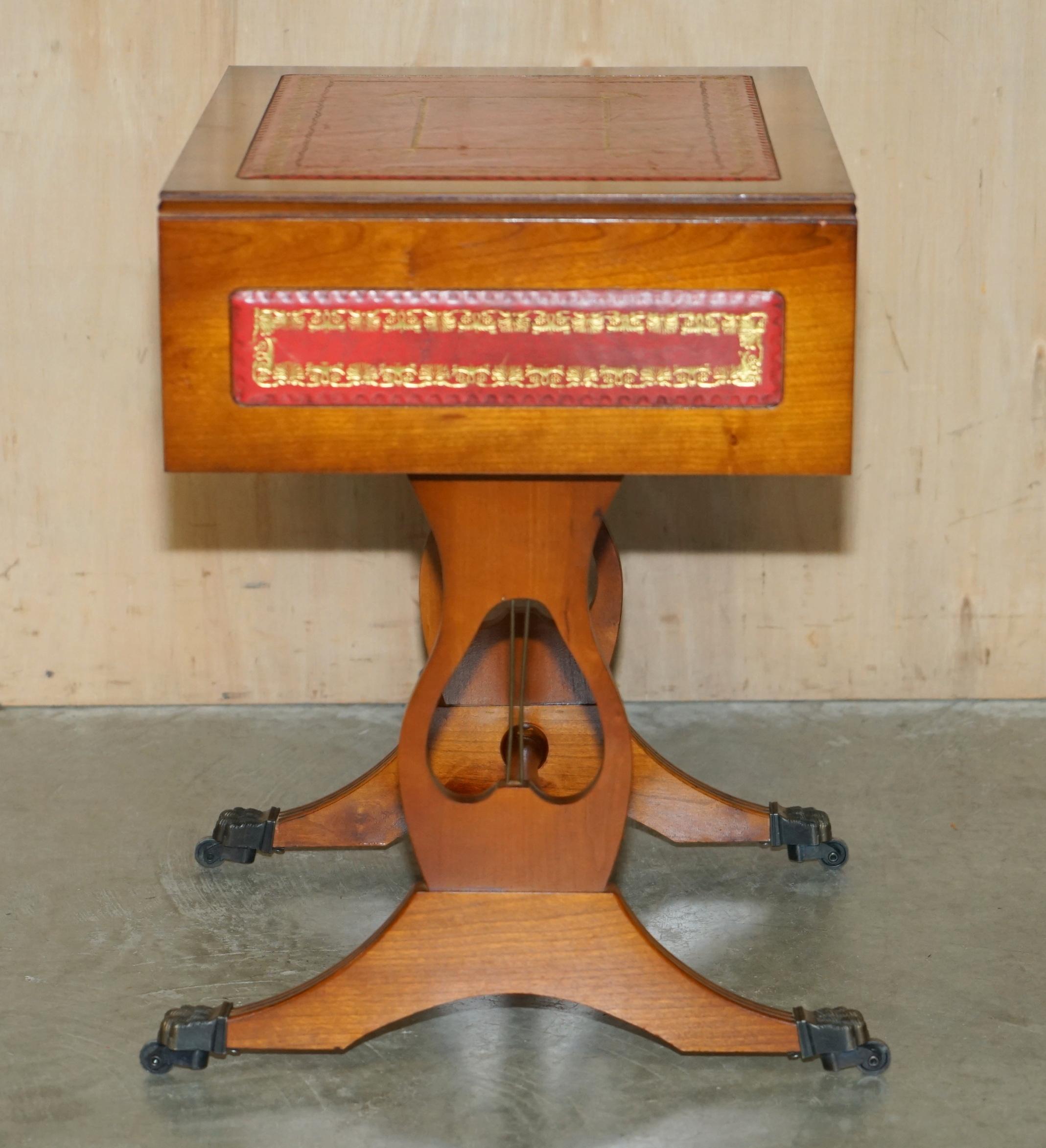 LOVELY ViNTAGE OXBLOOD LEATHER EXTENDING SIDE TABLE WITH GOLD LEAF INLAY For Sale 4