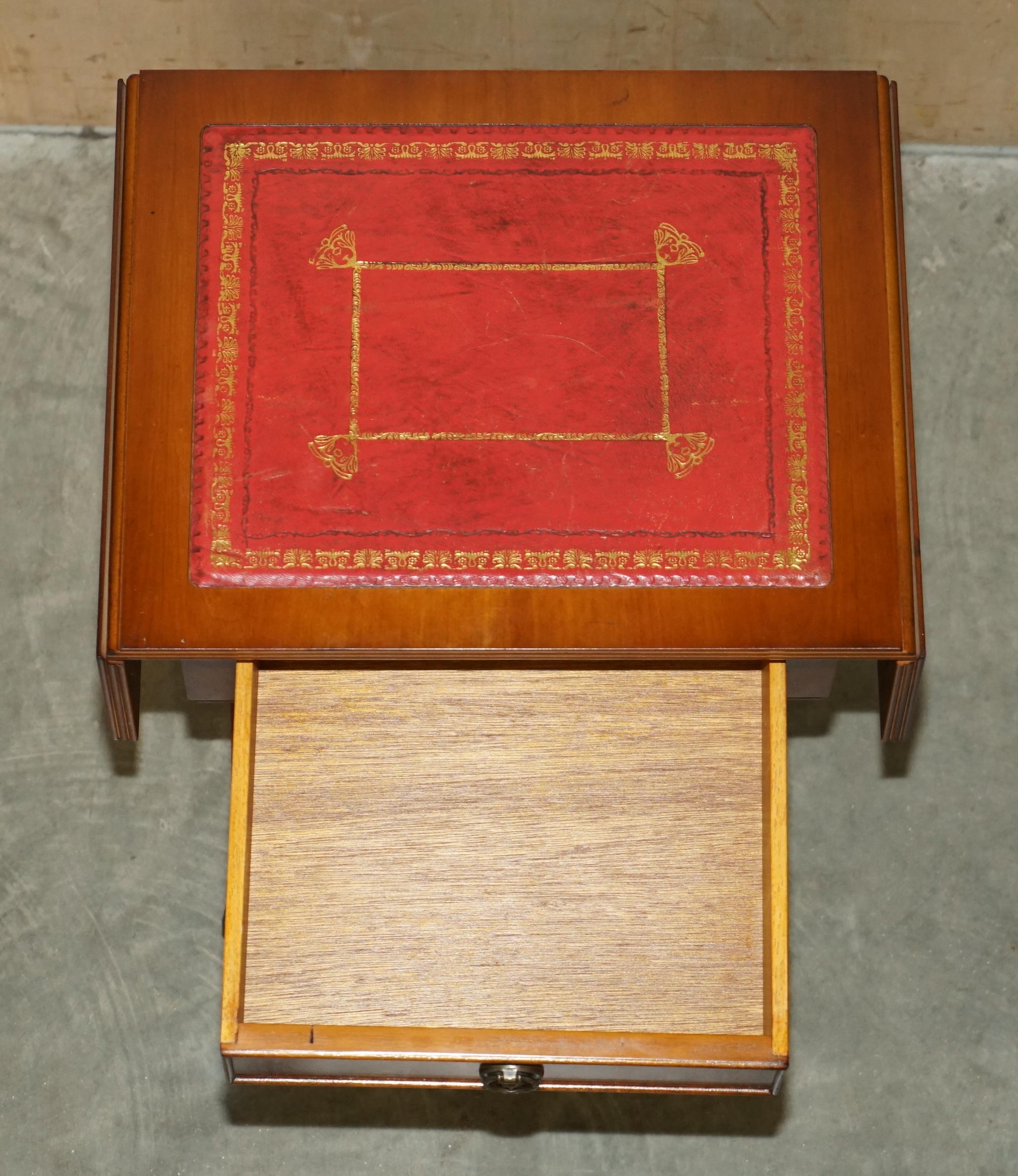 LOVELY ViNTAGE OXBLOOD LEATHER EXTENDING SIDE TABLE WITH GOLD LEAF INLAY For Sale 10