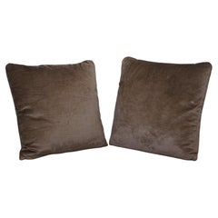 LOVELY VINTAGE PAIR OF BROWN FEATHER FILLED SCATTER CUSHiONS