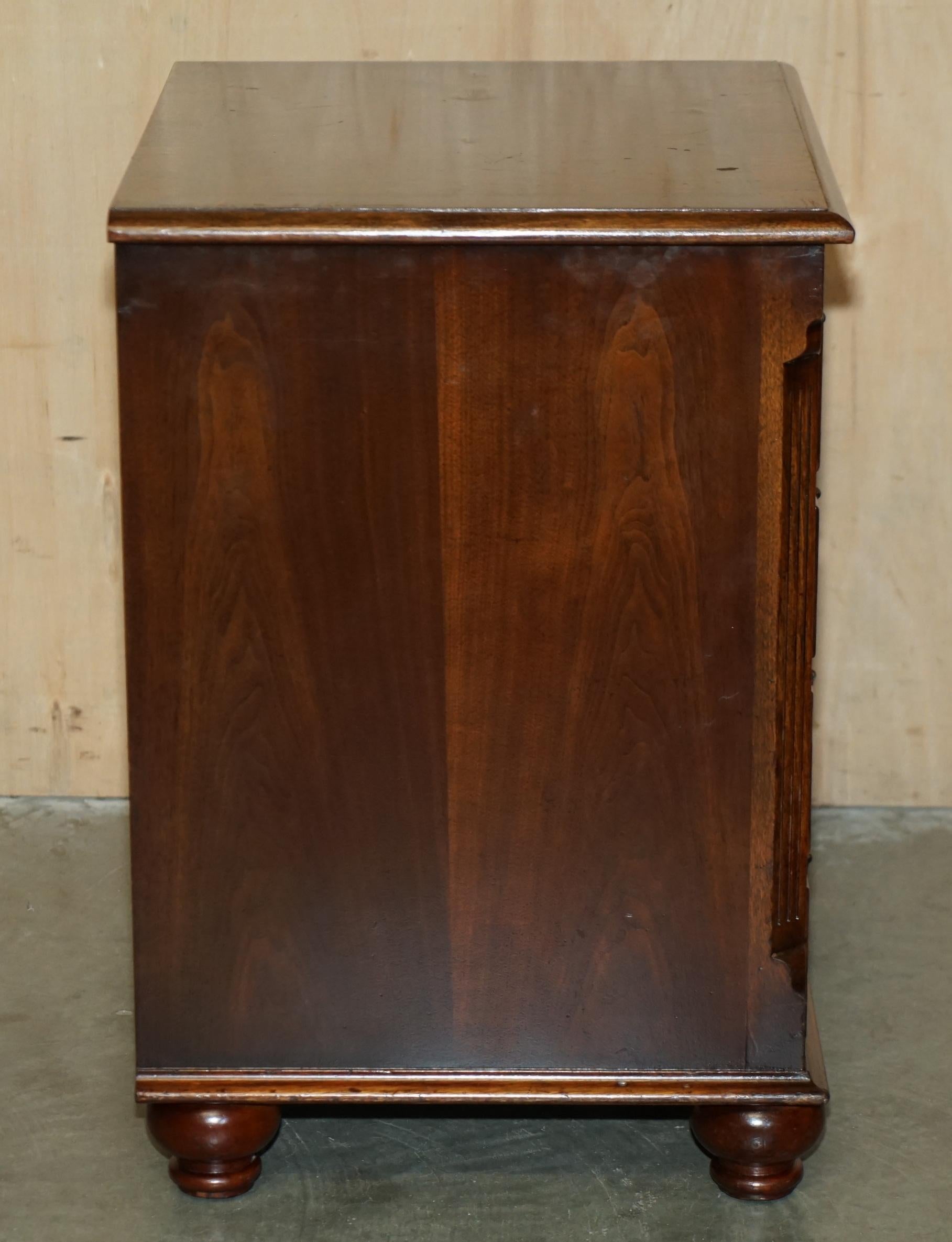 ENCANTADORA PAR DE MESA LATERAL DE MADERA DE NOGAL BURR MESA LATERAL MESA LATERAL DE NOCHE PECHO DE ESCRITORIO en venta 3