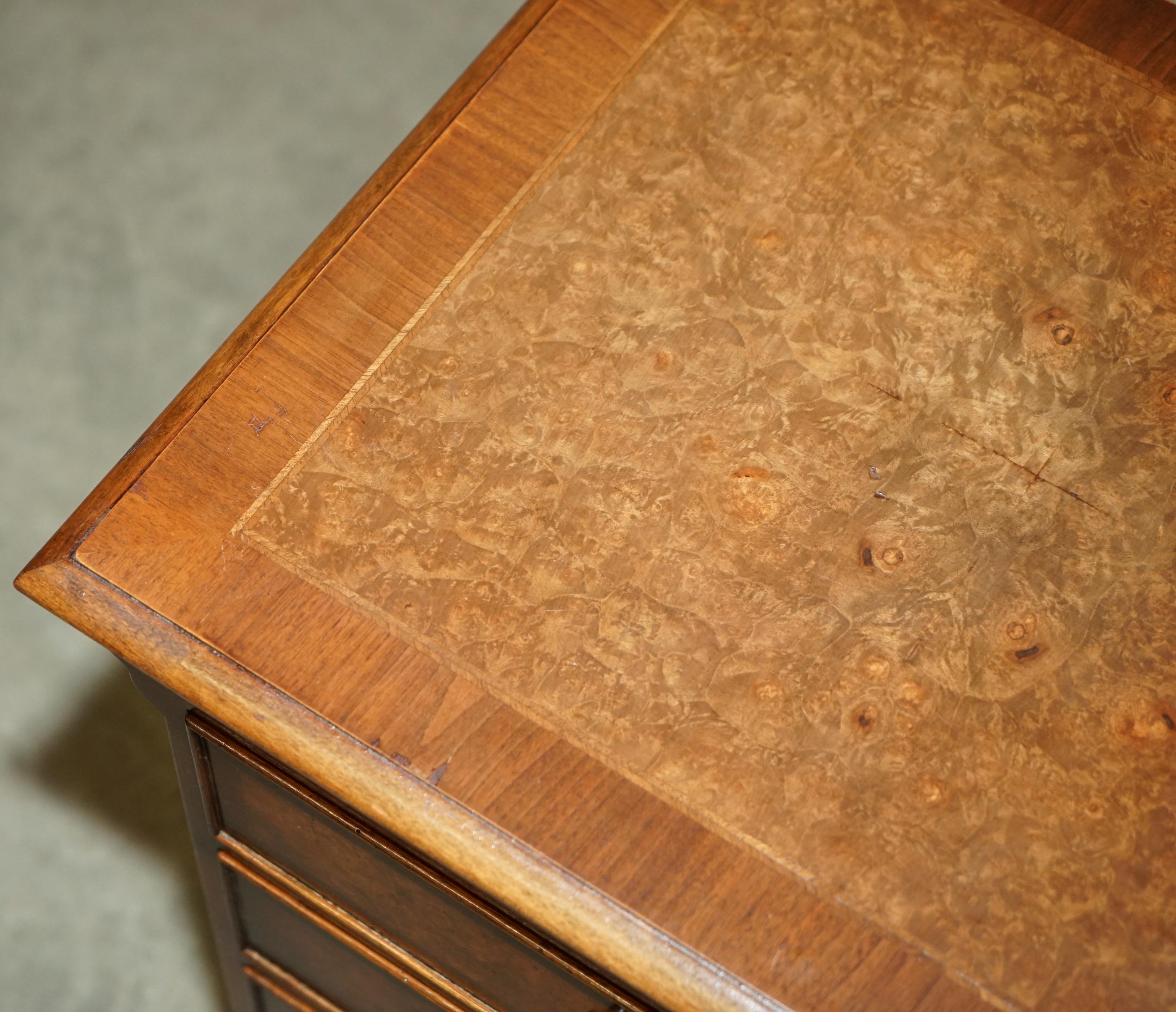 ENCANTADORA PAR DE MESA LATERAL DE MADERA DE NOGAL BURR MESA LATERAL MESA LATERAL DE NOCHE PECHO DE ESCRITORIO en venta 11
