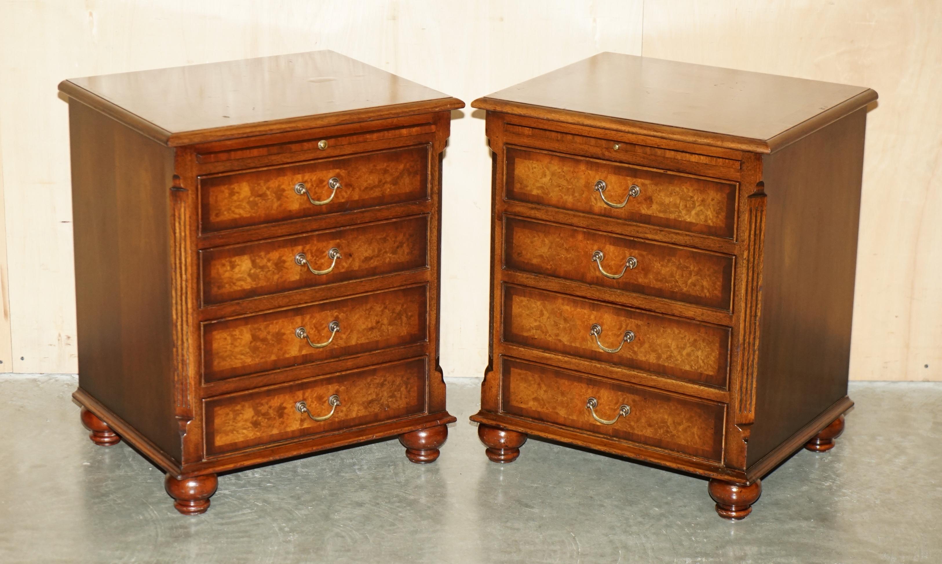 Antigüedades de la Casa Real

Royal House Antiques se complace en ofrecer a la venta este encantador par de mesillas de noche / mesitas auxiliares de nogal con las siempre populares bandejas de servicio Butlers slip en la parte superior.

Por favor,