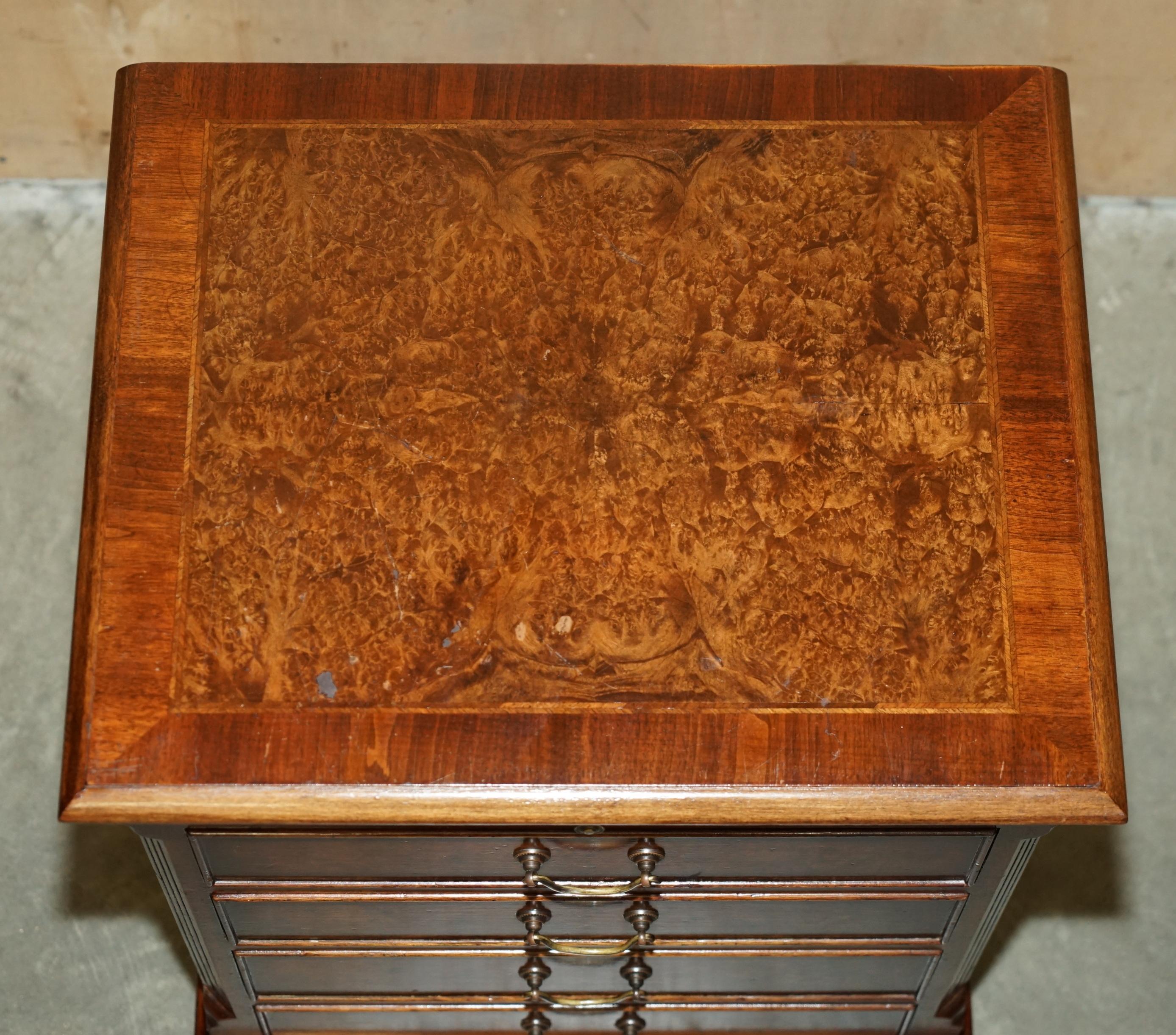 ENCANTADORA PAR DE MESA LATERAL DE MADERA DE NOGAL BURR MESA LATERAL MESA LATERAL DE NOCHE PECHO DE ESCRITORIO Inglés en venta
