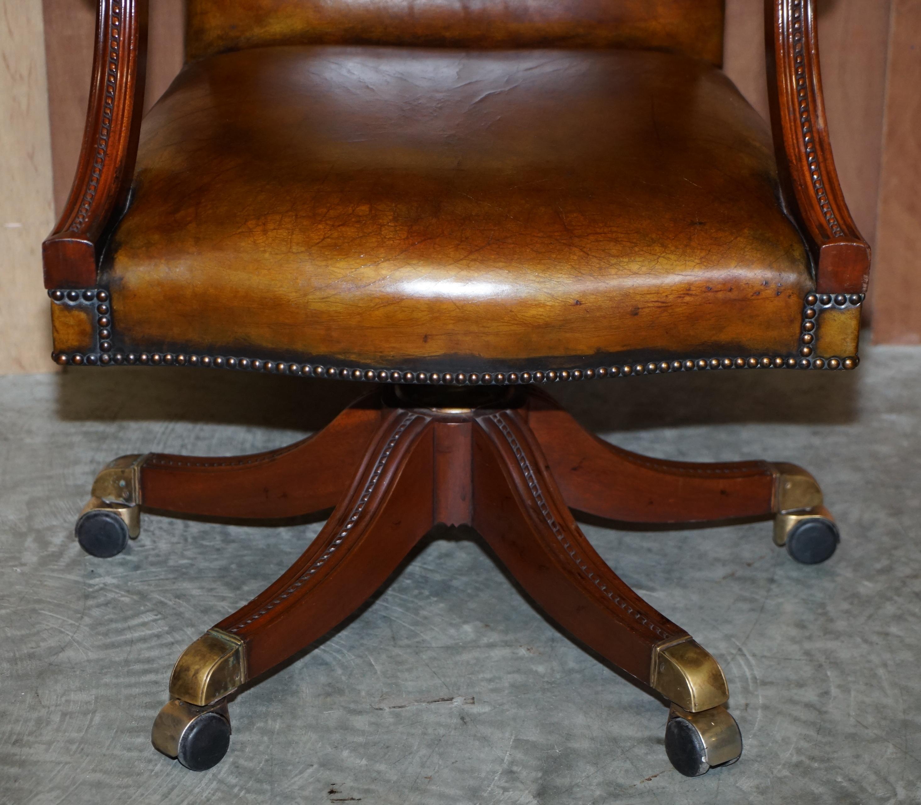 Lovely Vintage Restored Brown Leather Oak Framed Captains Directors Armchair For Sale 4