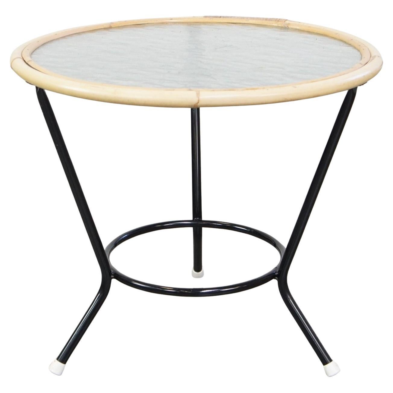 Jolie table d'appoint/table basse ronde vintage en rotin avec plateau en verre nuageux en vente